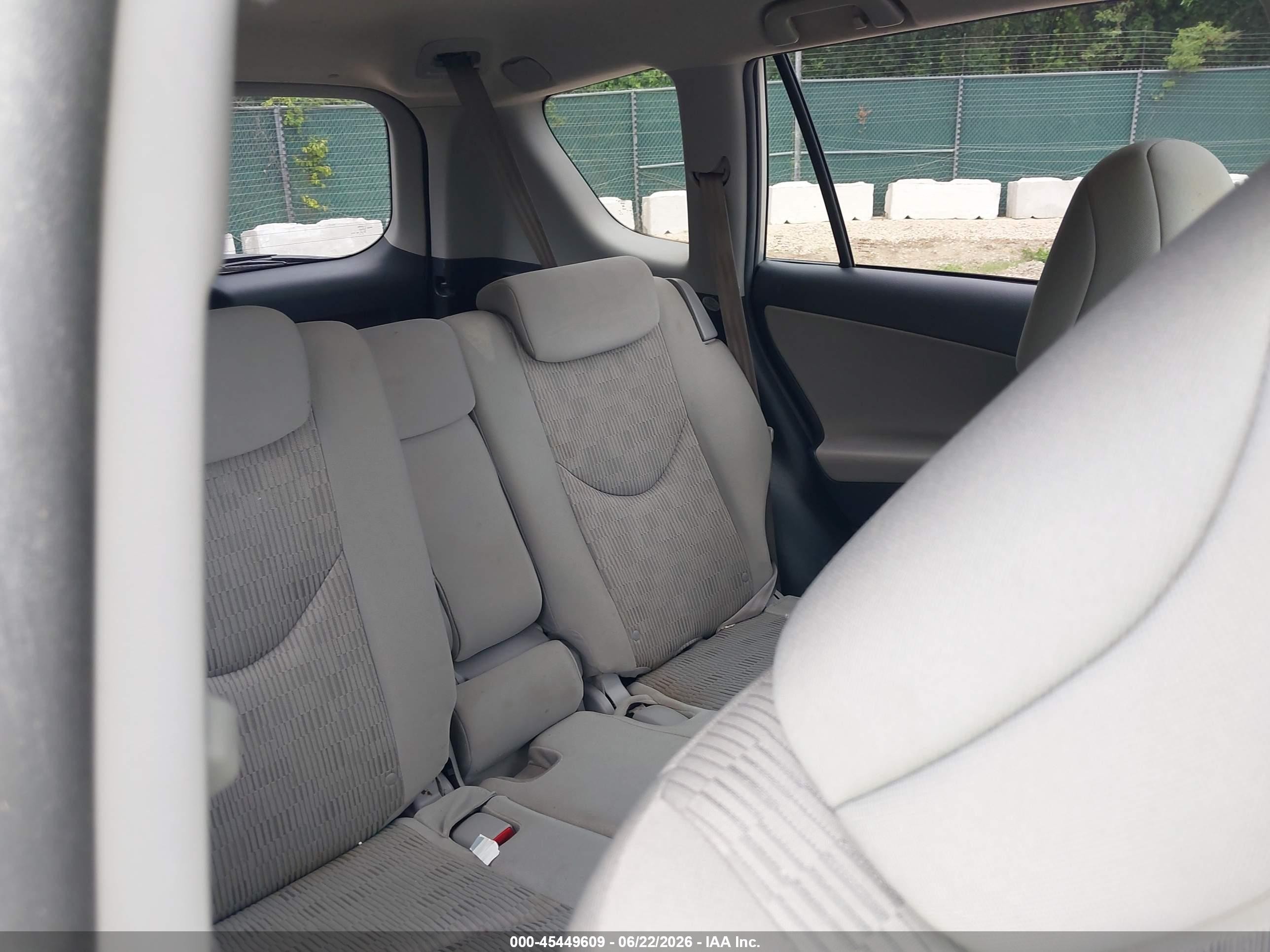 2010 Toyota Rav4   Silver vin: 2T3BF4DV8AW064952