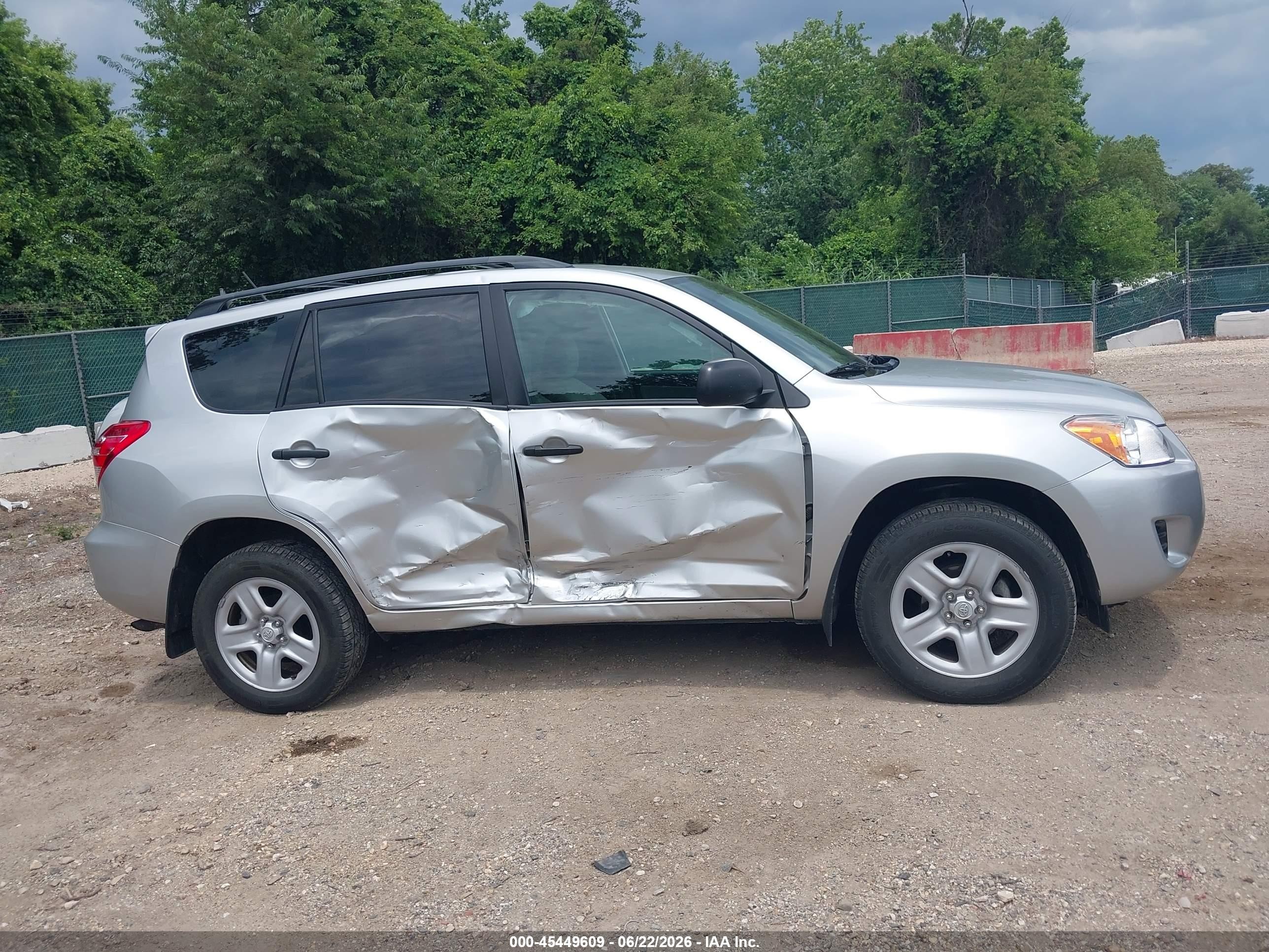 2010 Toyota Rav4   Silver vin: 2T3BF4DV8AW064952