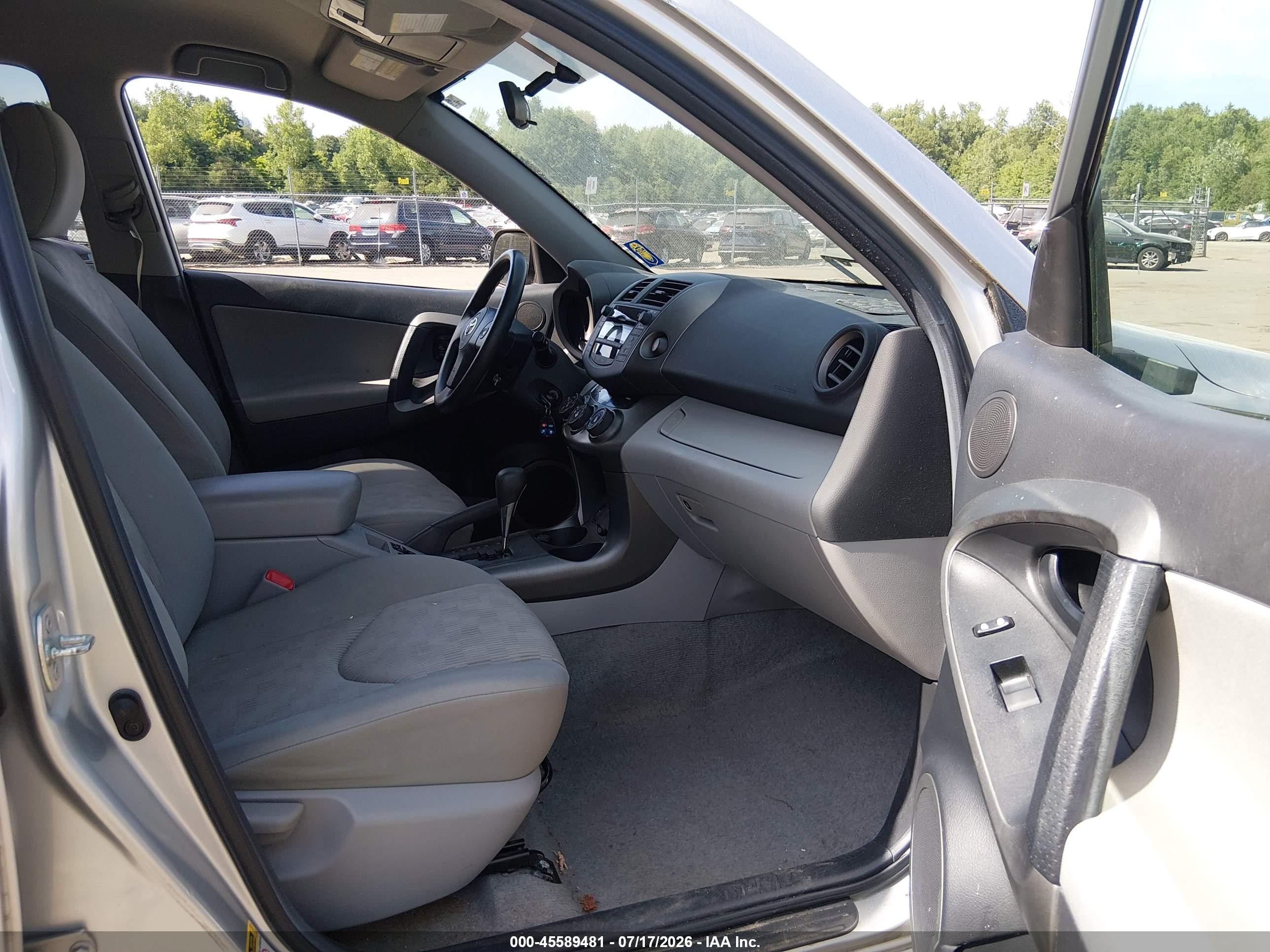 2010 Toyota Rav4   Серебряный vin: 2T3BF4DV8AW071514