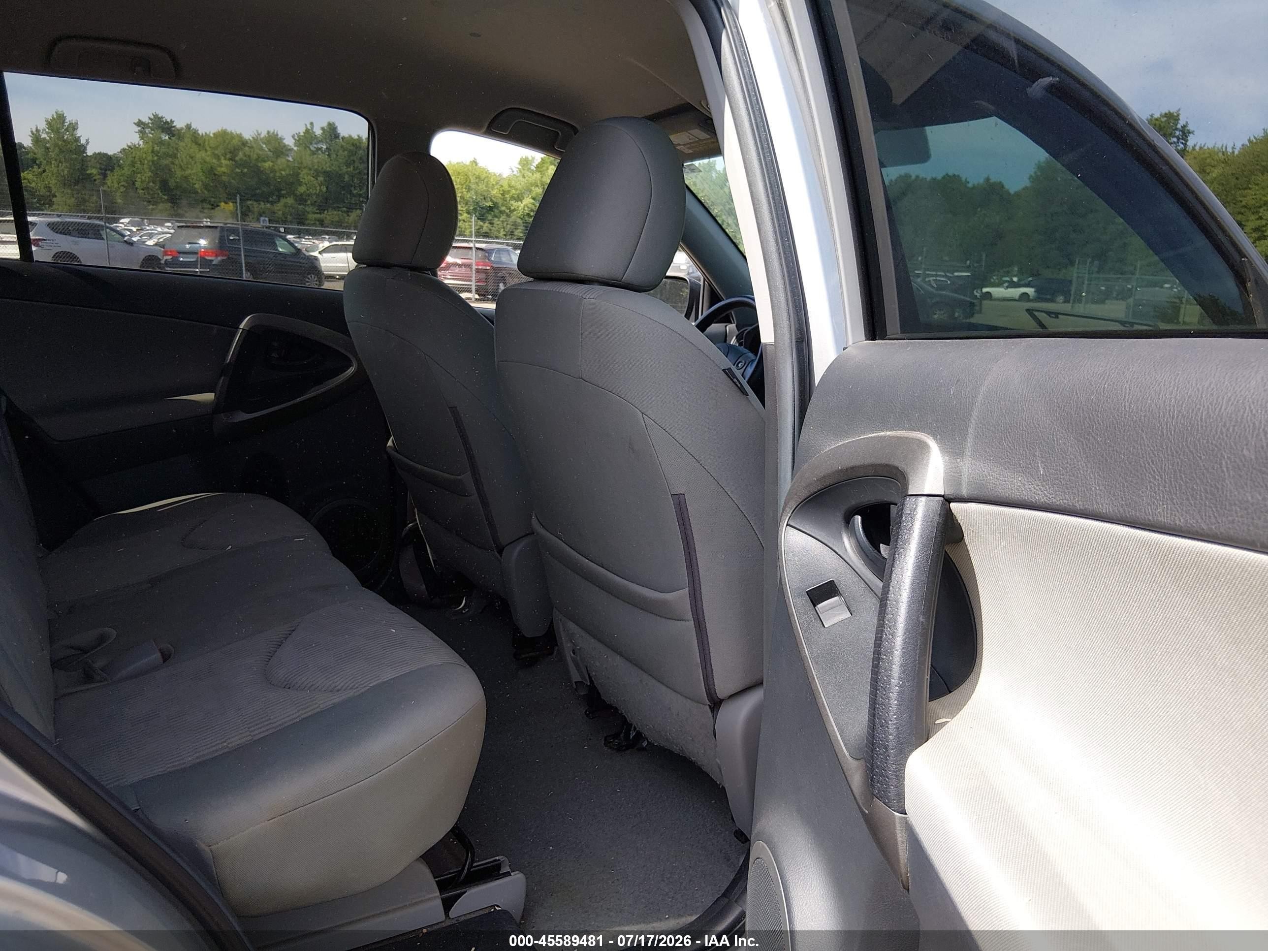 2010 Toyota Rav4   Серебряный vin: 2T3BF4DV8AW071514