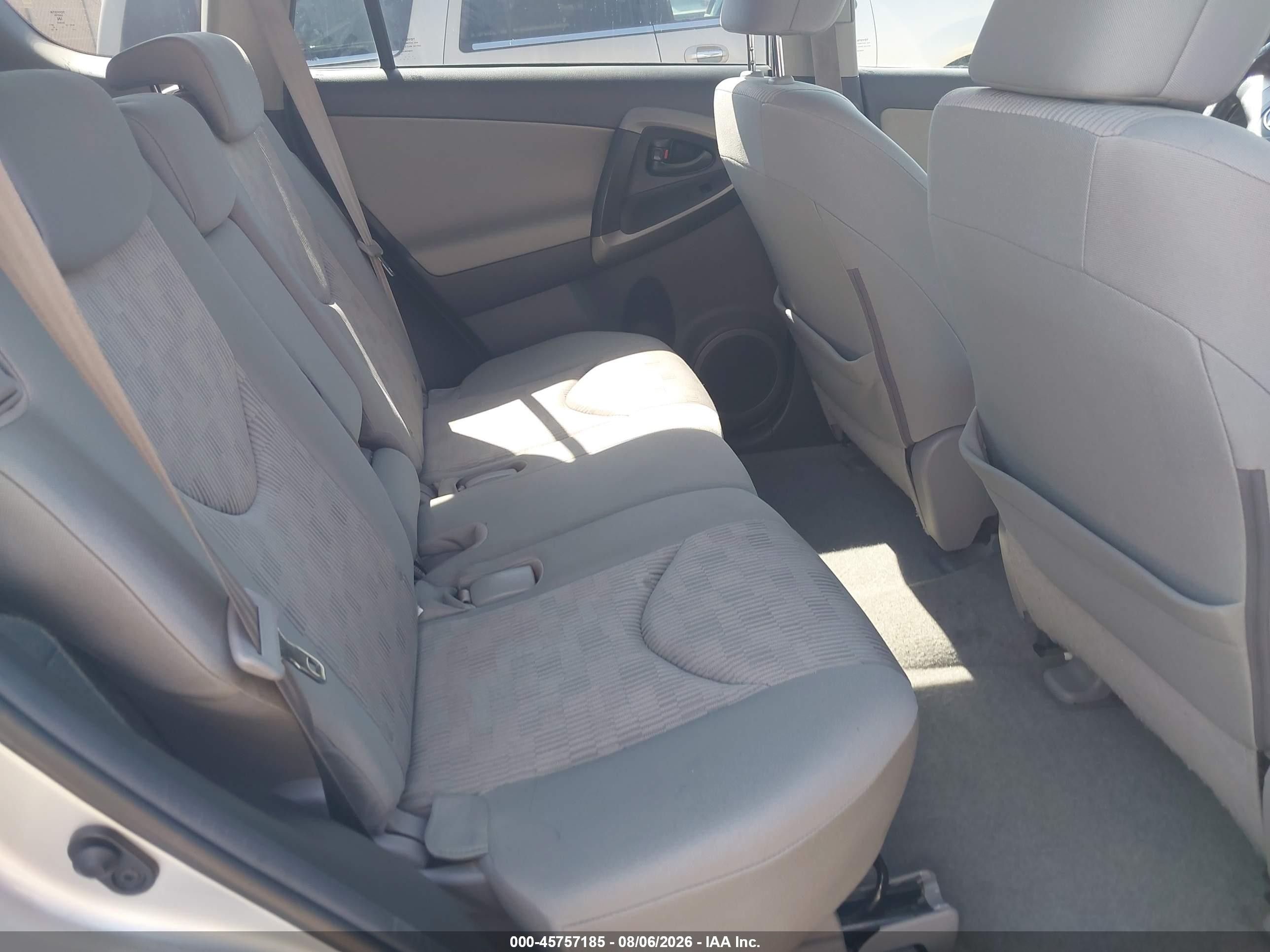 2010 Toyota Rav4   Серебряный vin: 2T3BF4DV8AW082027