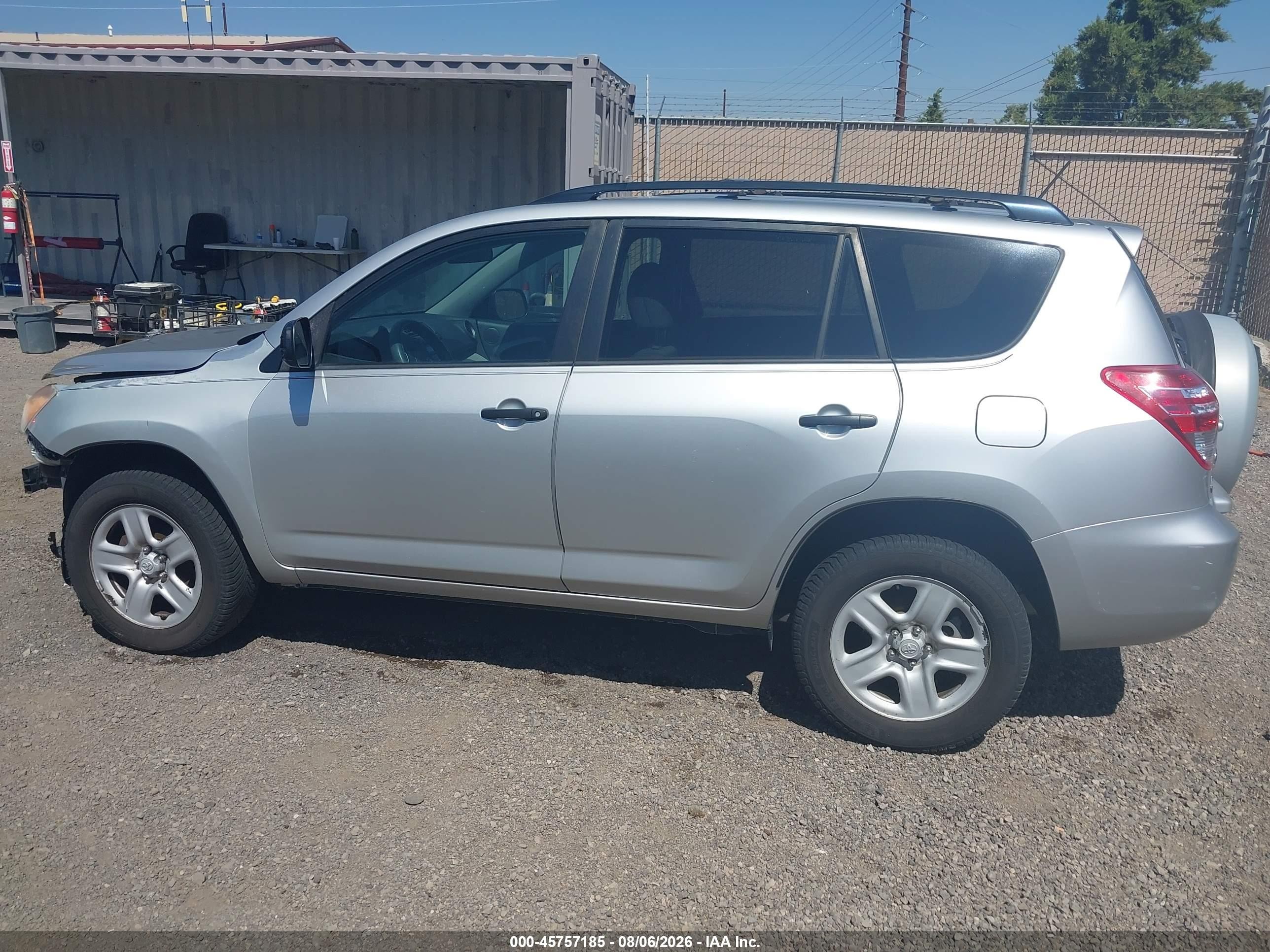 2010 Toyota Rav4   Серебряный vin: 2T3BF4DV8AW082027