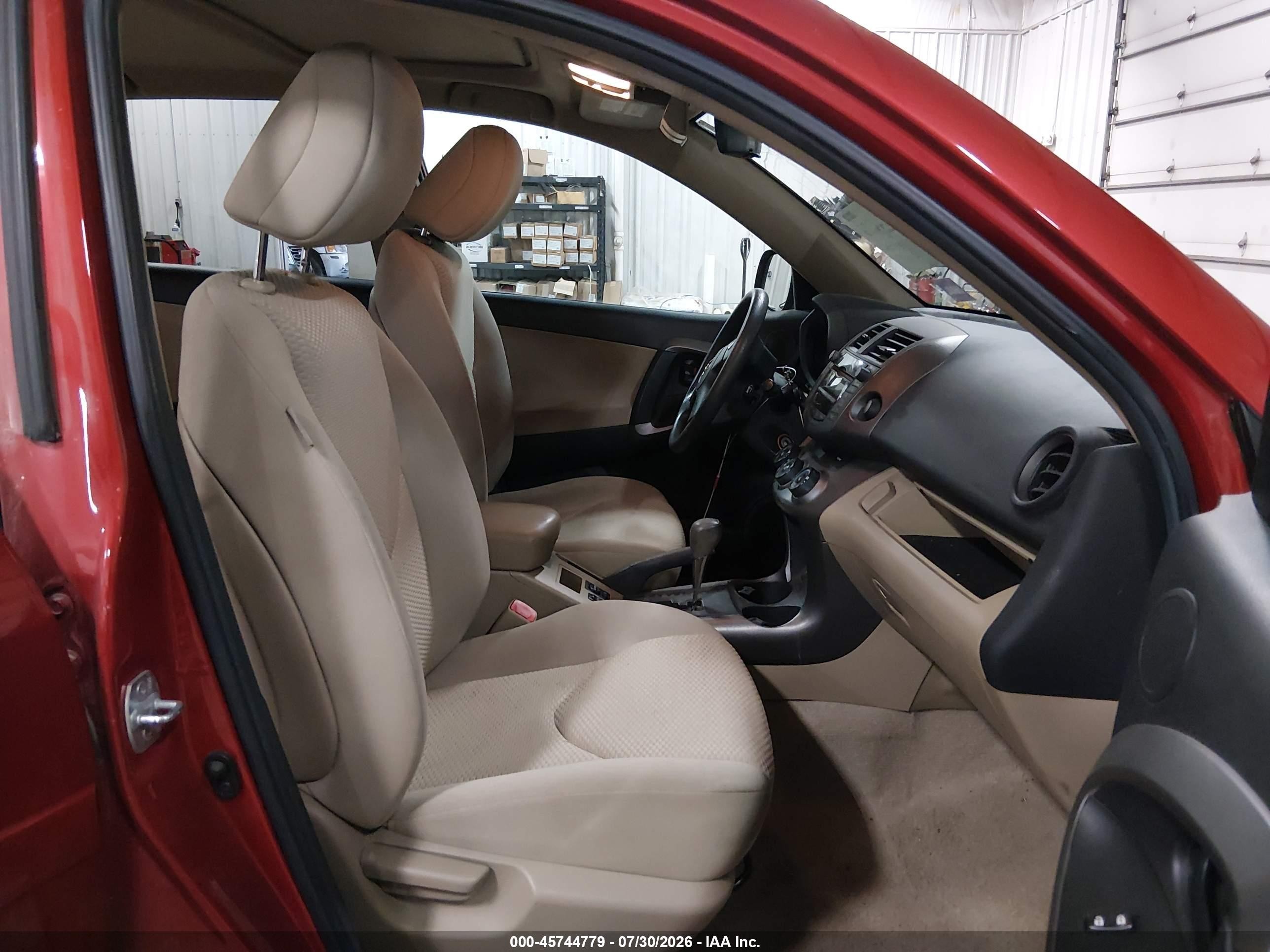 2011 Toyota Rav4   Red vin: 2T3BF4DV8BW085916