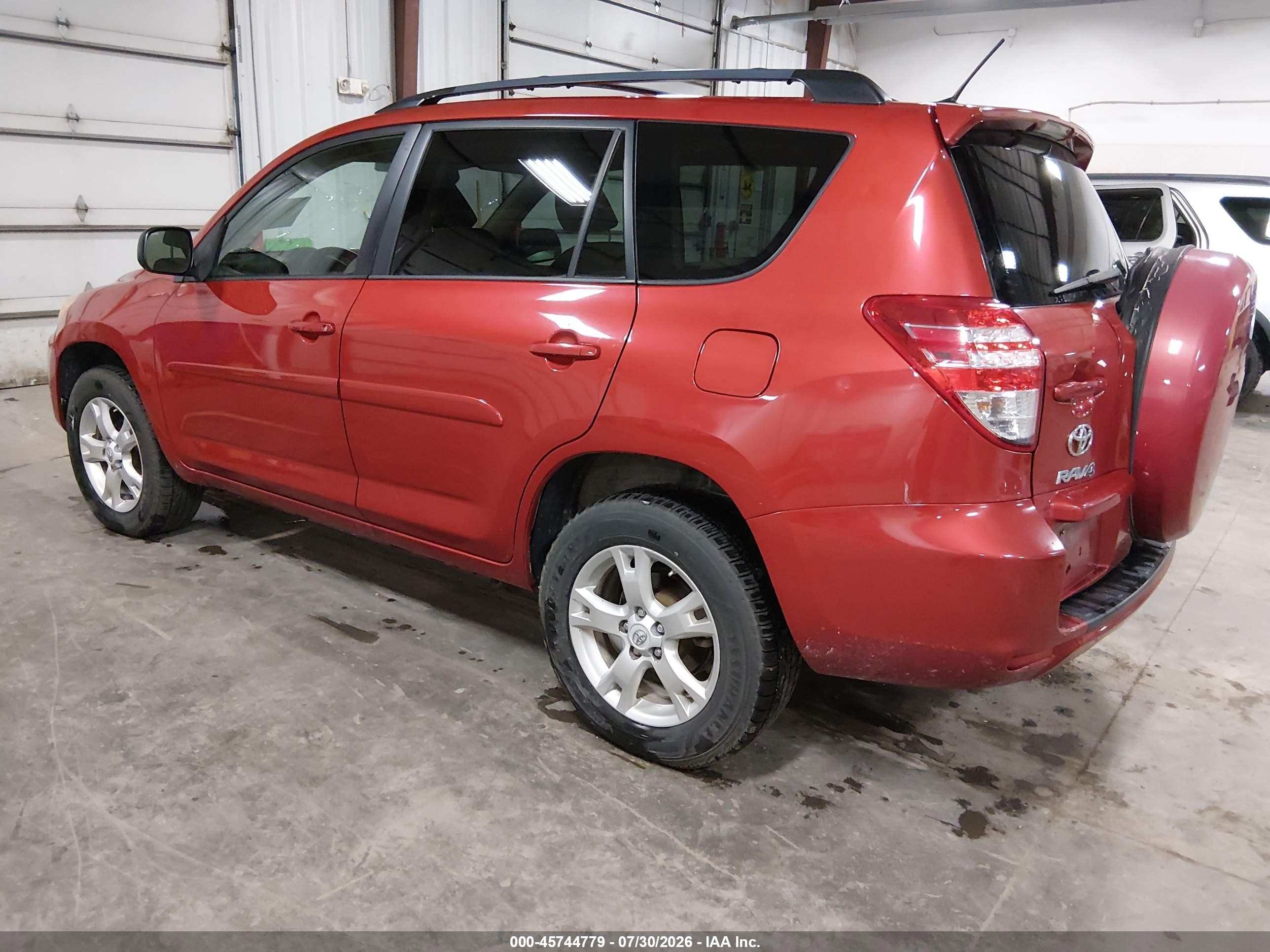 2011 Toyota Rav4   Red vin: 2T3BF4DV8BW085916