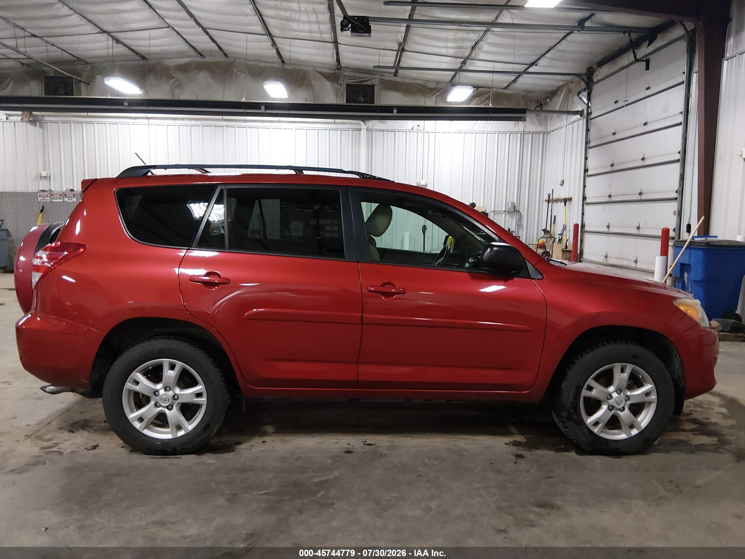 2011 Toyota Rav4   Red vin: 2T3BF4DV8BW085916