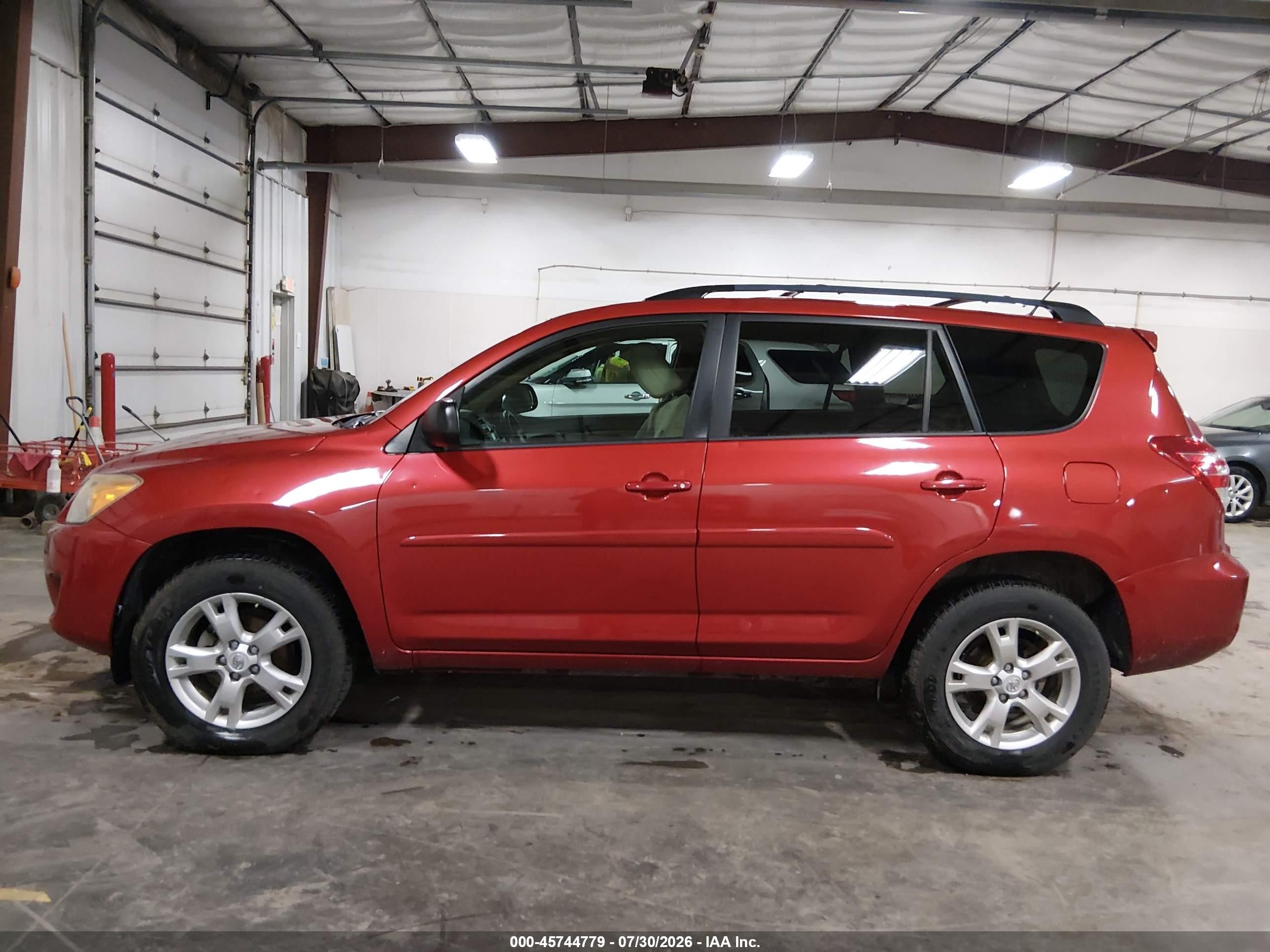 2011 Toyota Rav4   Red vin: 2T3BF4DV8BW085916