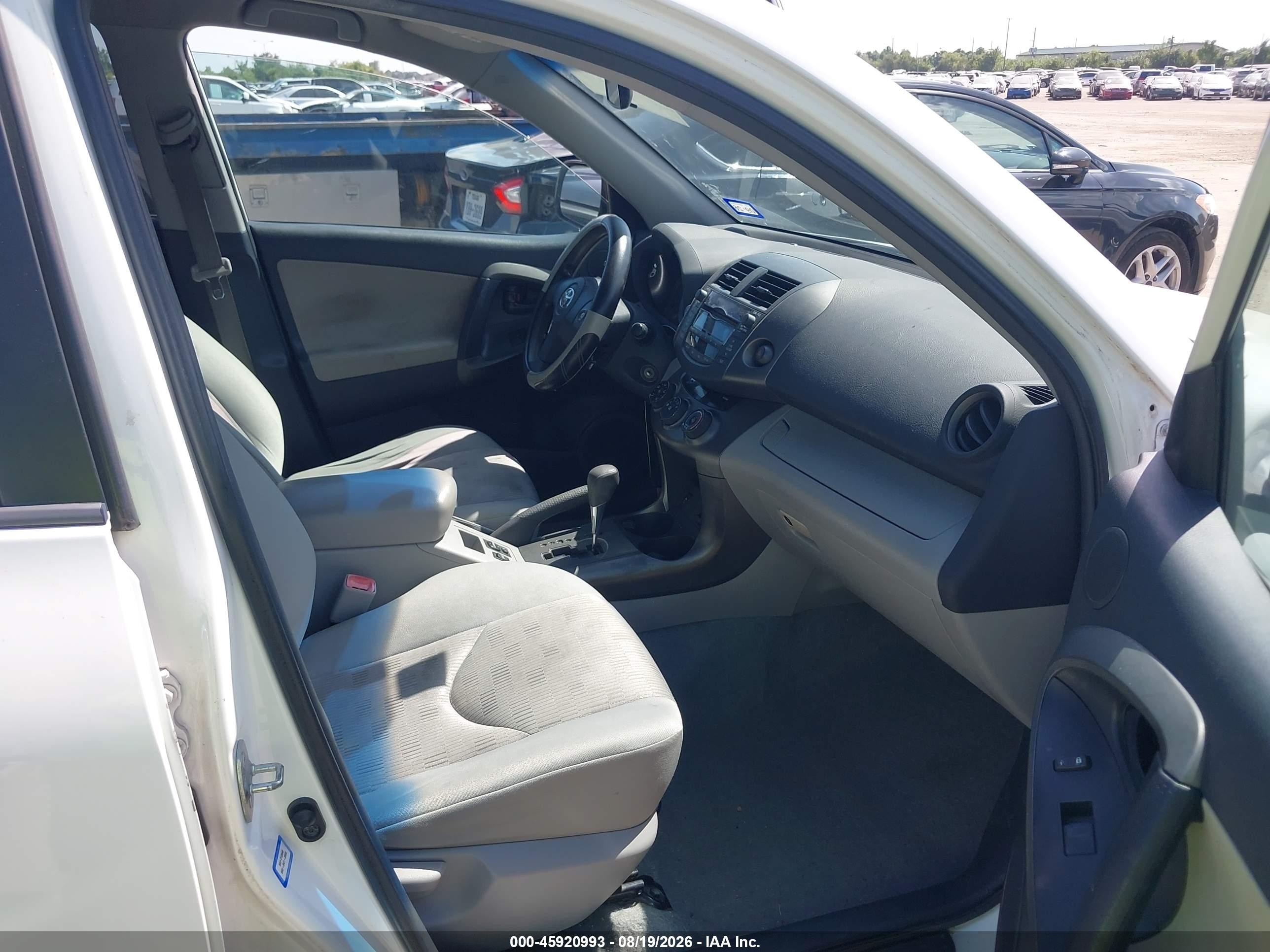 2011 Toyota Rav4   White vin: 2T3BF4DV8BW098536