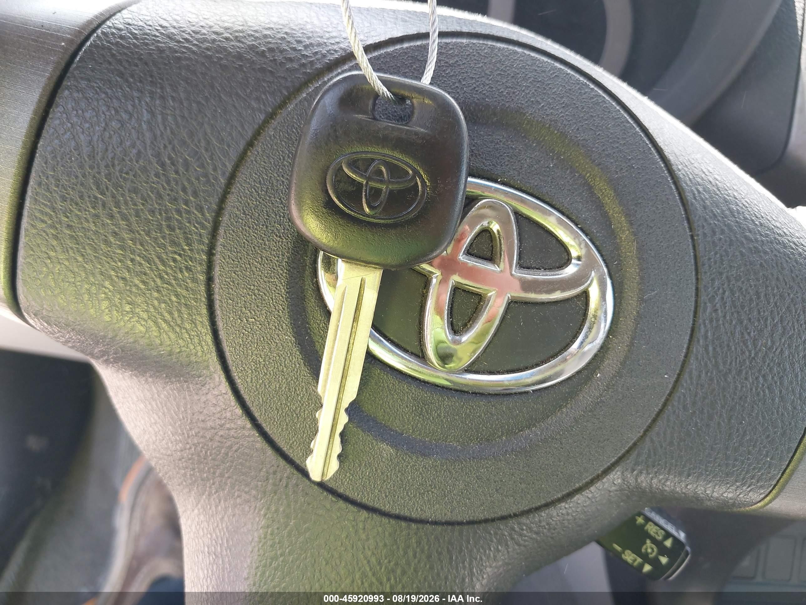 2011 Toyota Rav4   White vin: 2T3BF4DV8BW098536