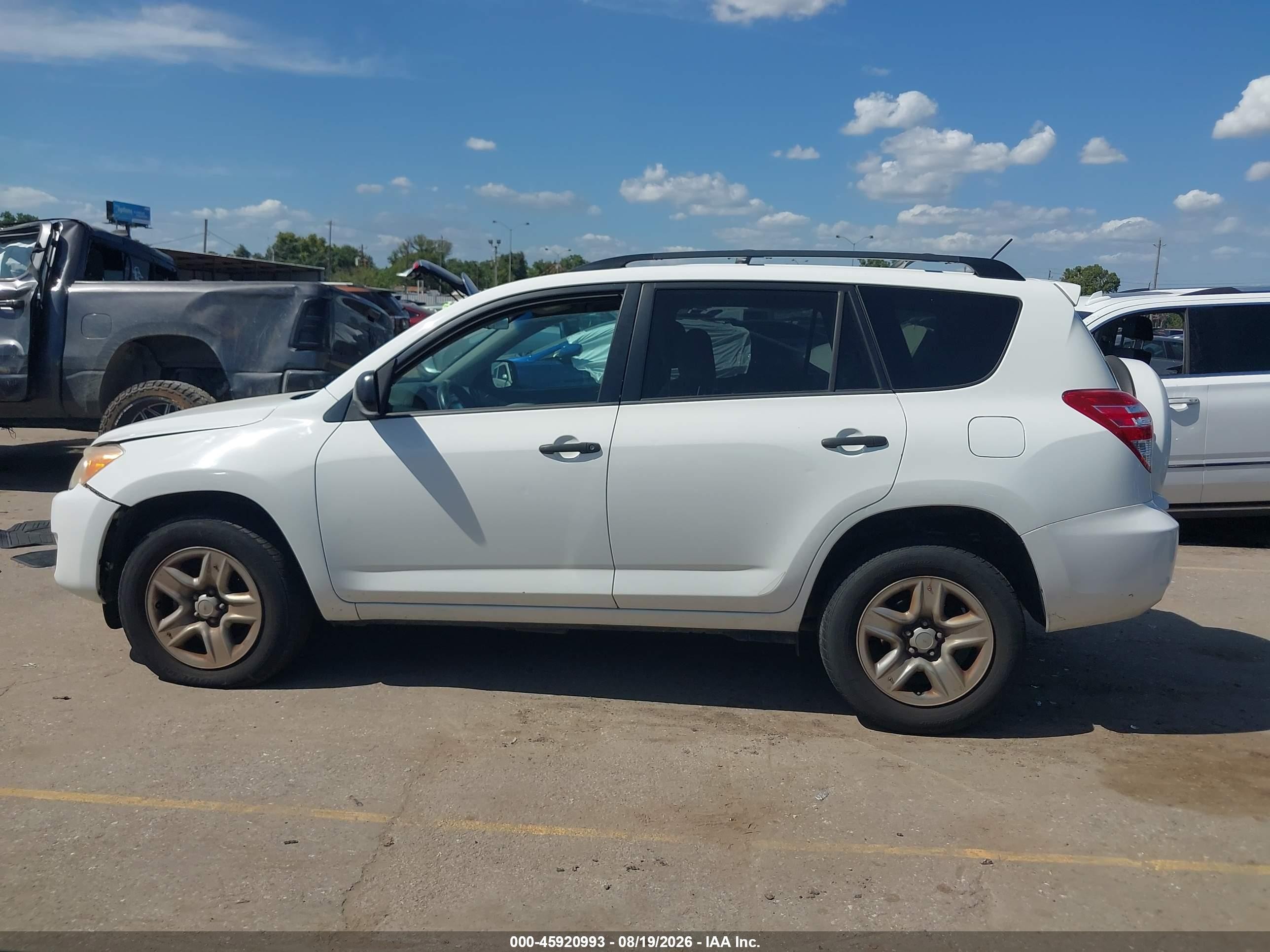 2011 Toyota Rav4   White vin: 2T3BF4DV8BW098536