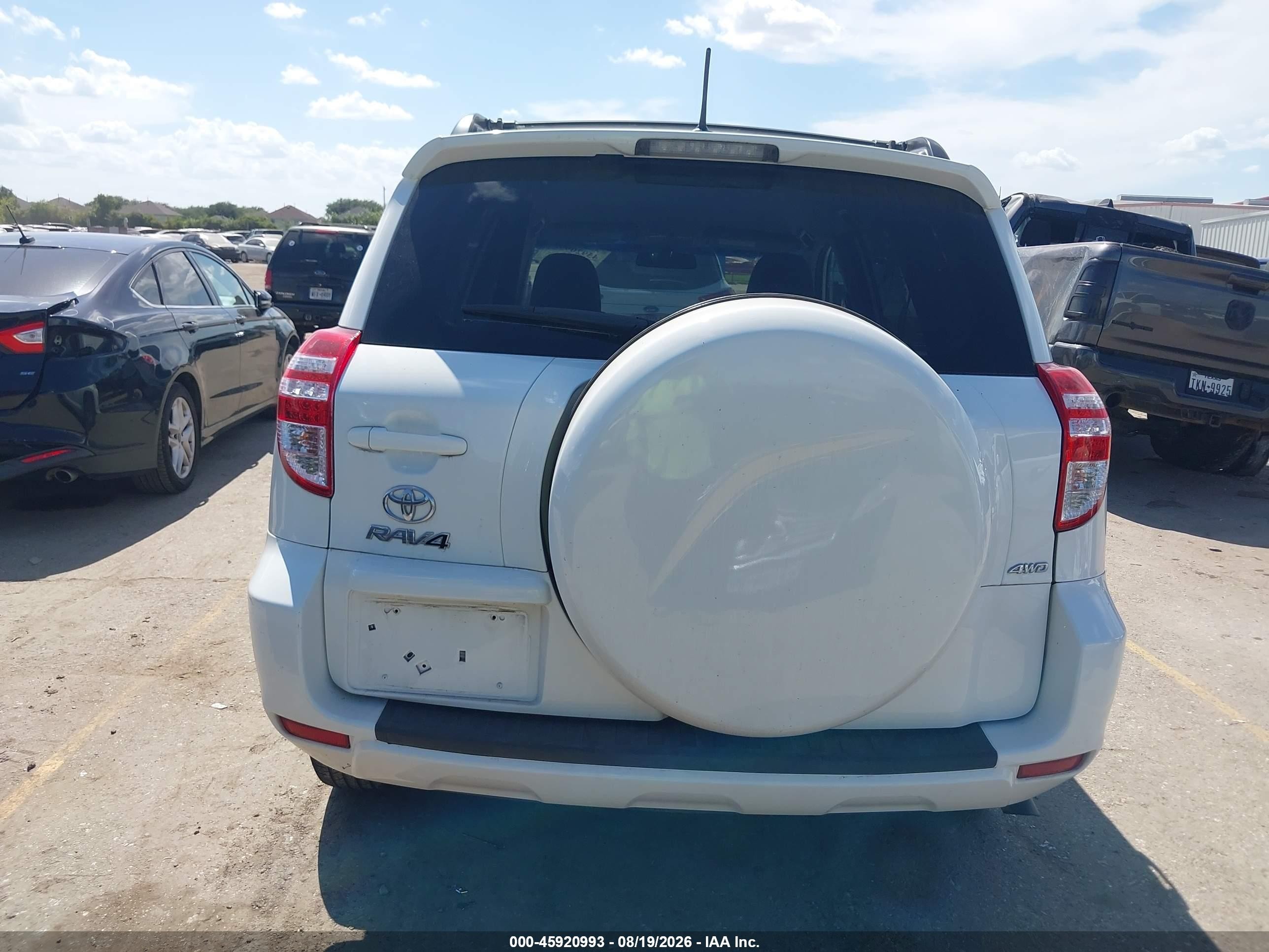 2011 Toyota Rav4   White vin: 2T3BF4DV8BW098536