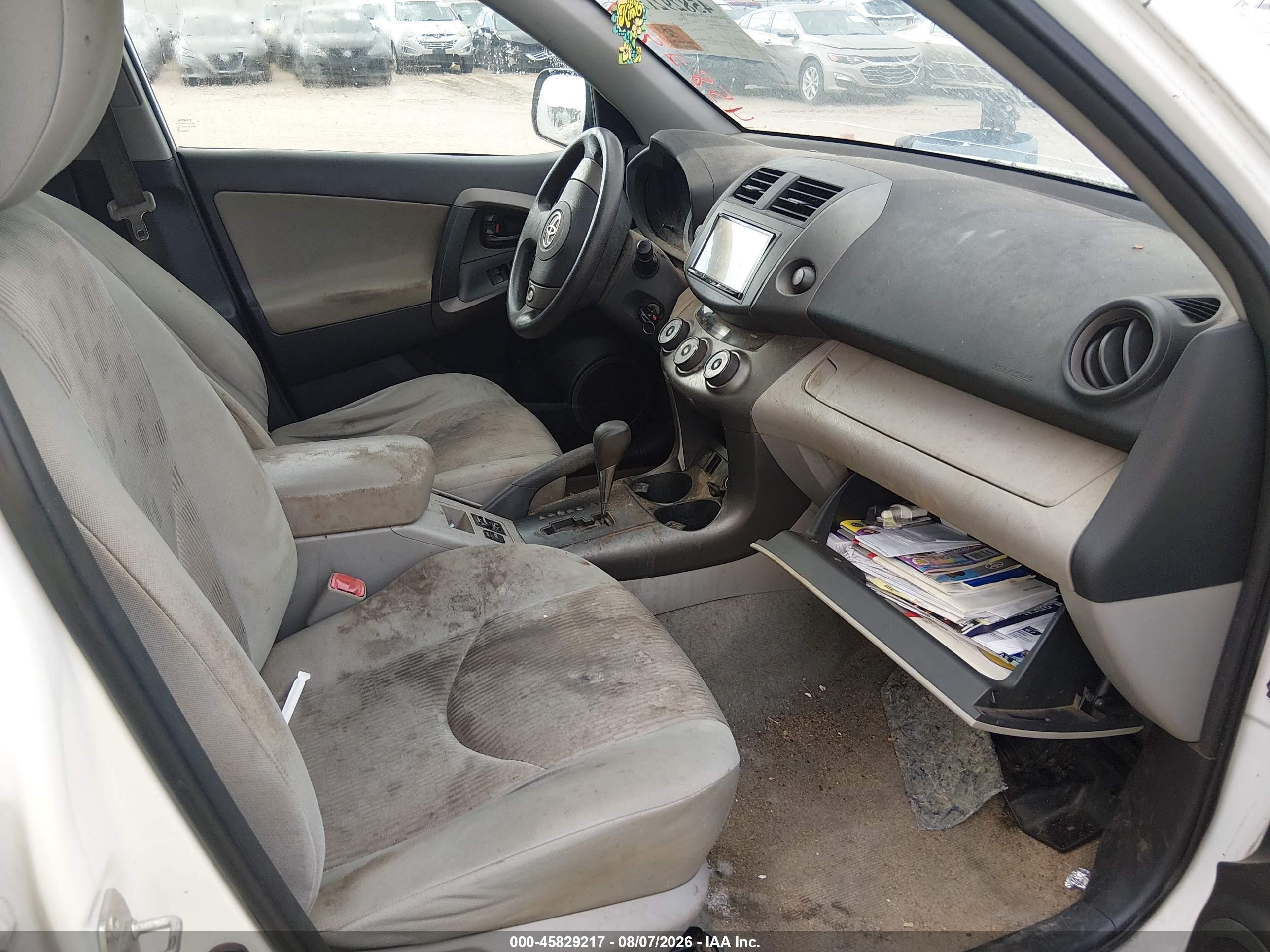 2011 Toyota Rav4   White vin: 2T3BF4DV8BW099802