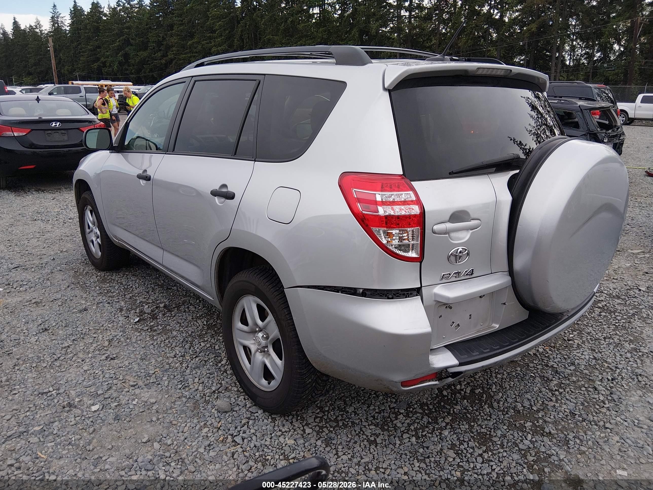 2011 Toyota Rav4   Silver vin: 2T3BF4DV8BW121829