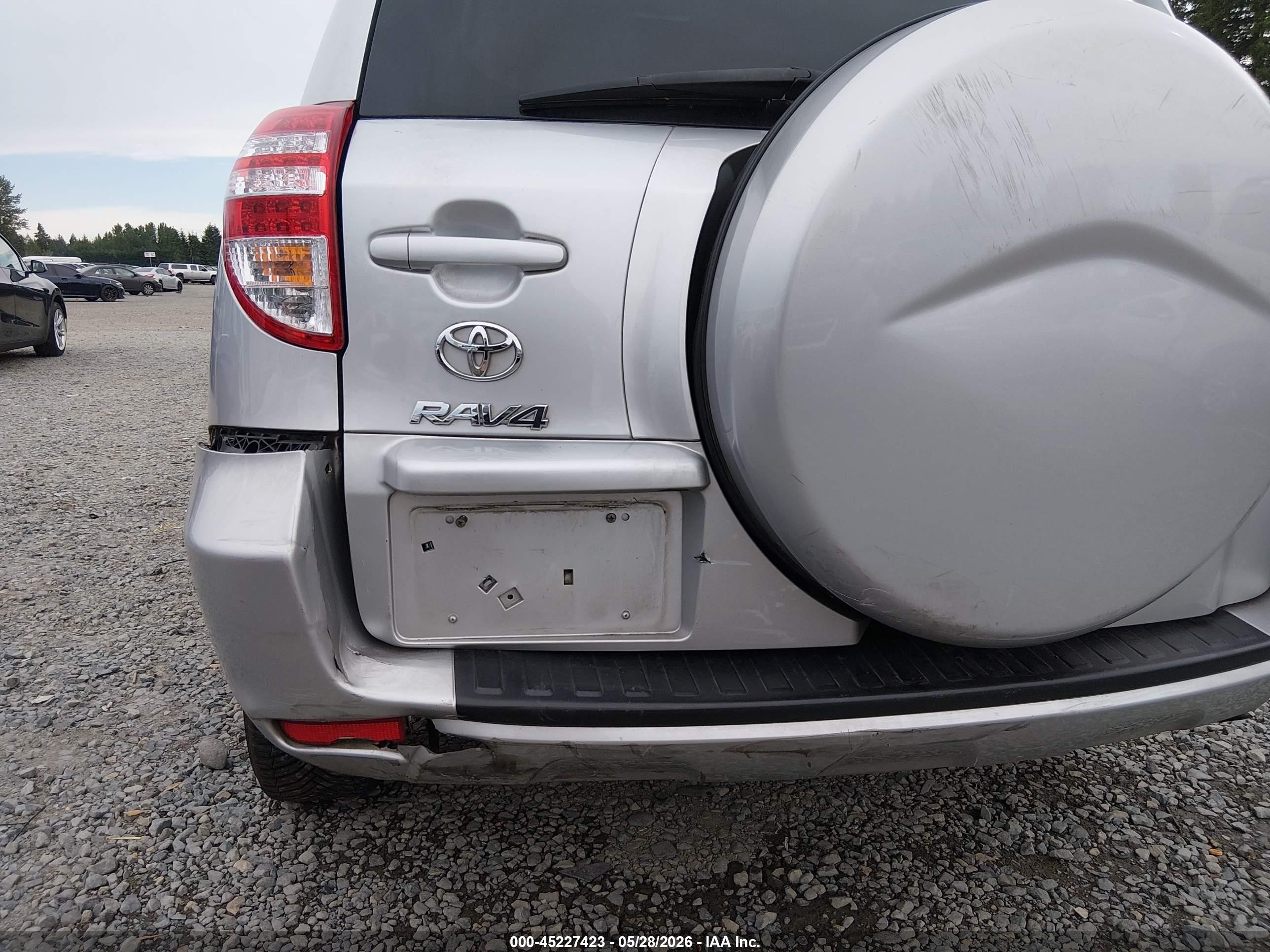 2011 Toyota Rav4   Silver vin: 2T3BF4DV8BW121829