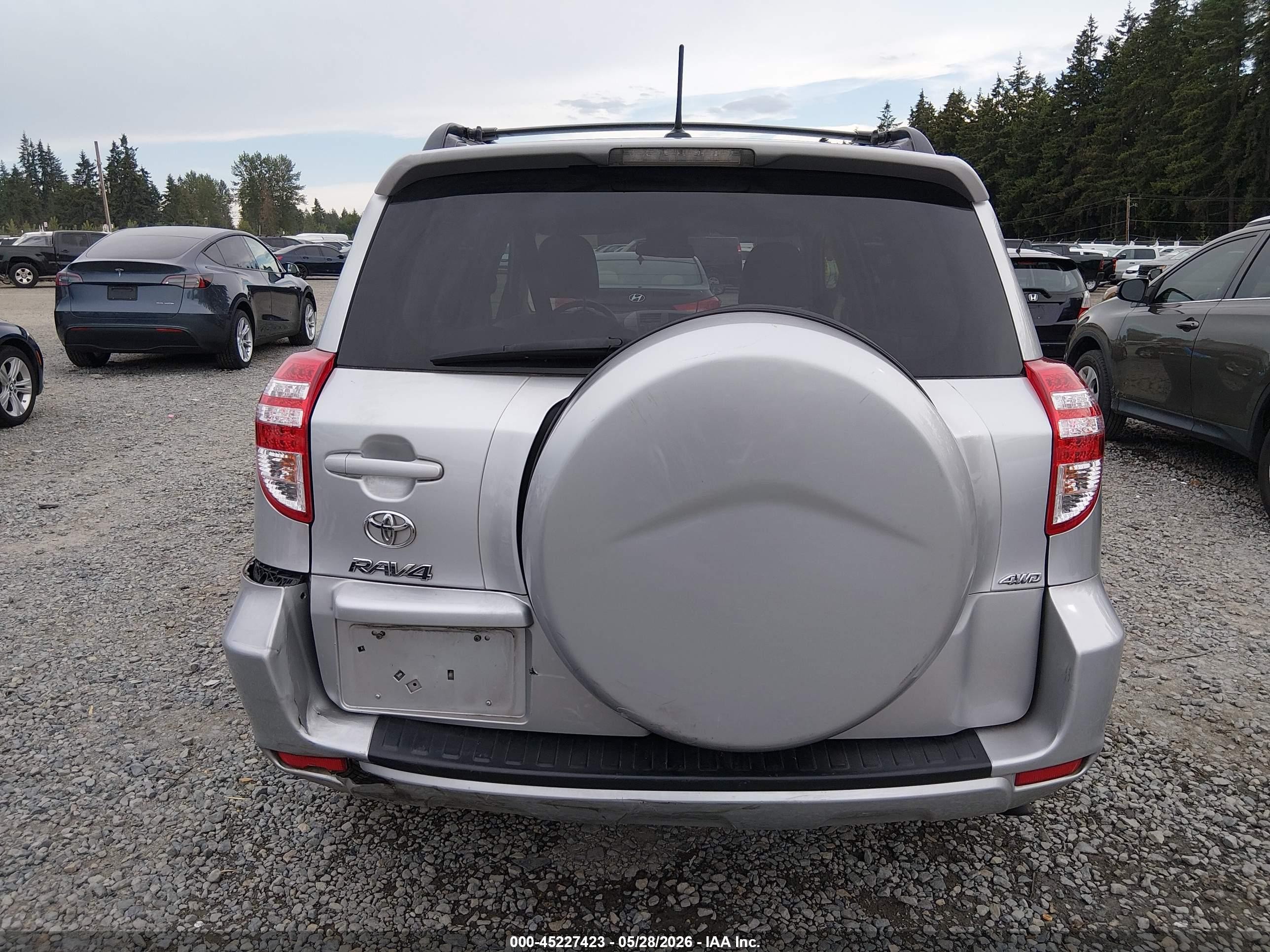 2011 Toyota Rav4   Silver vin: 2T3BF4DV8BW121829