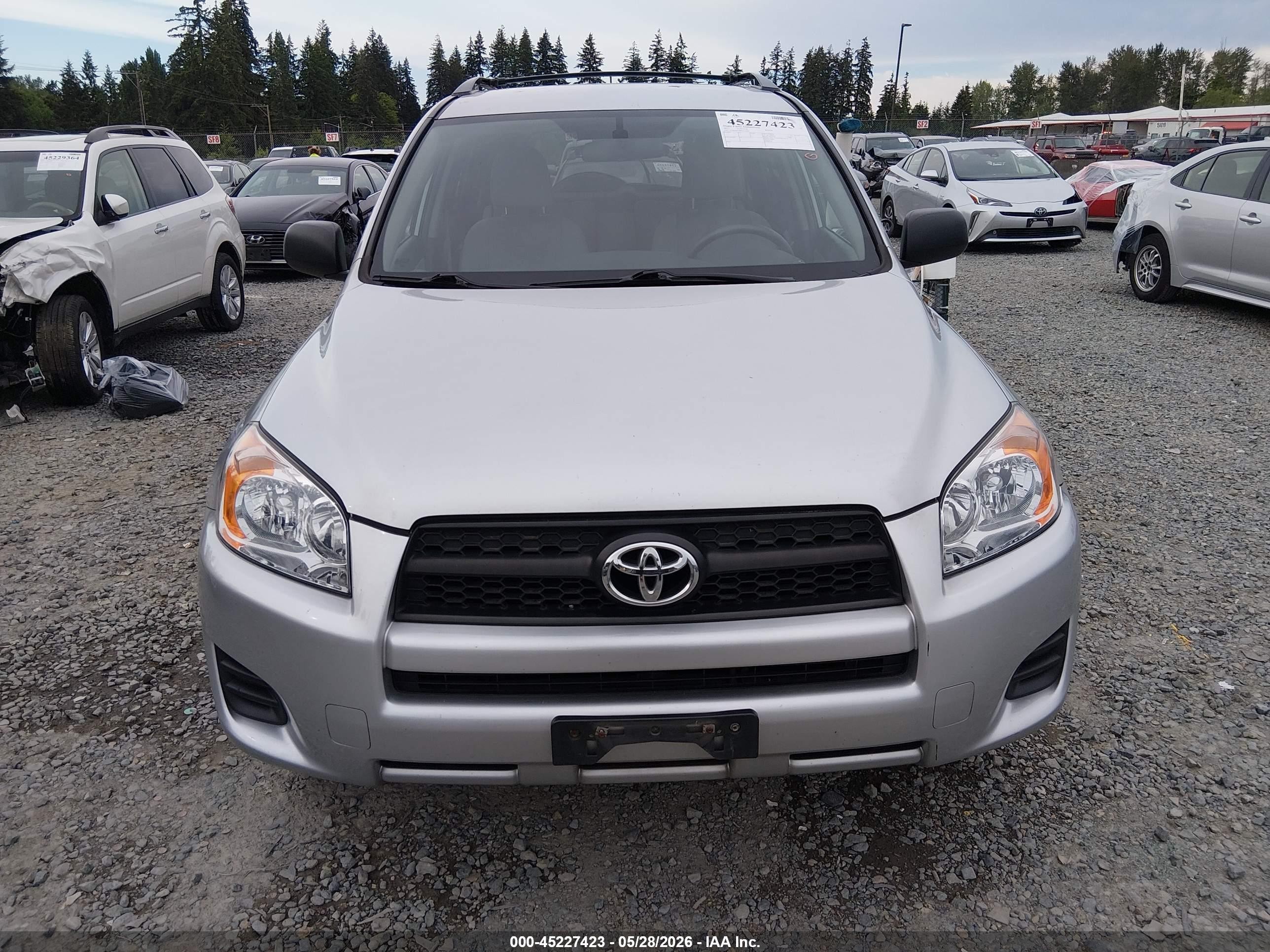 2011 Toyota Rav4   Silver vin: 2T3BF4DV8BW121829