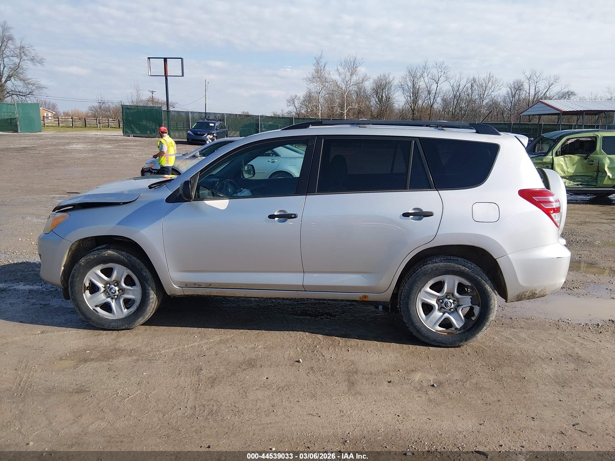2011 Toyota Rav4 Silver vin: 2T3BF4DV8BW124519