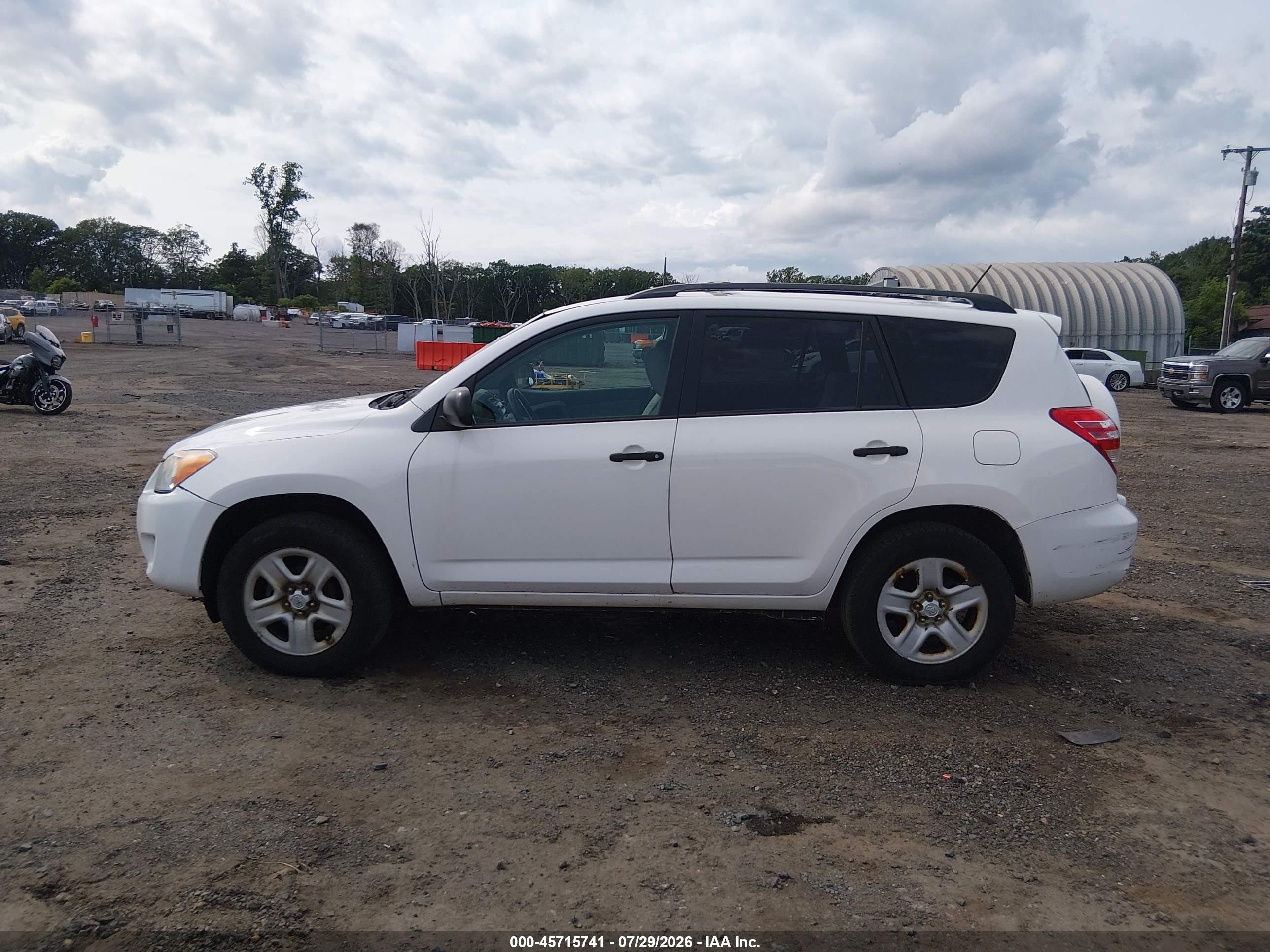 2011 Toyota Rav4   White vin: 2T3BF4DV8BW132037