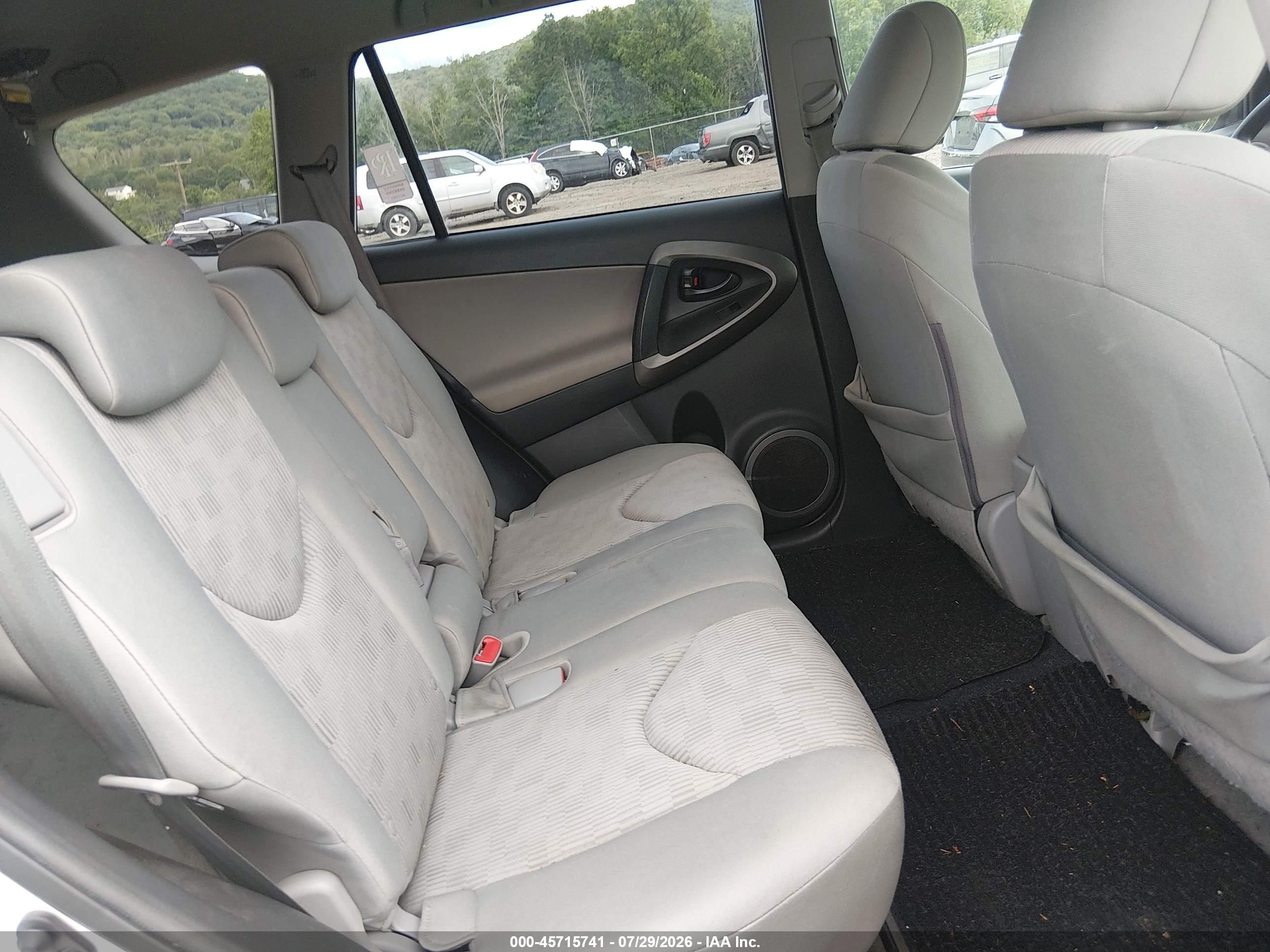 2011 Toyota Rav4   White vin: 2T3BF4DV8BW132037