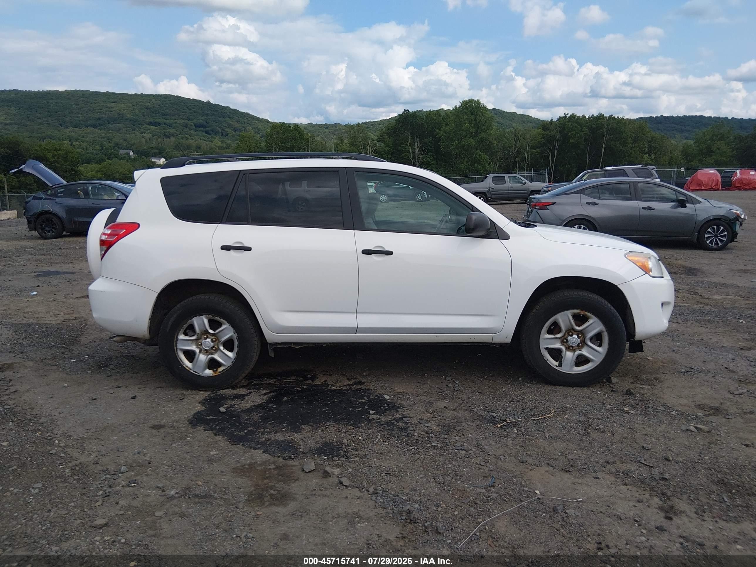 2011 Toyota Rav4   White vin: 2T3BF4DV8BW132037