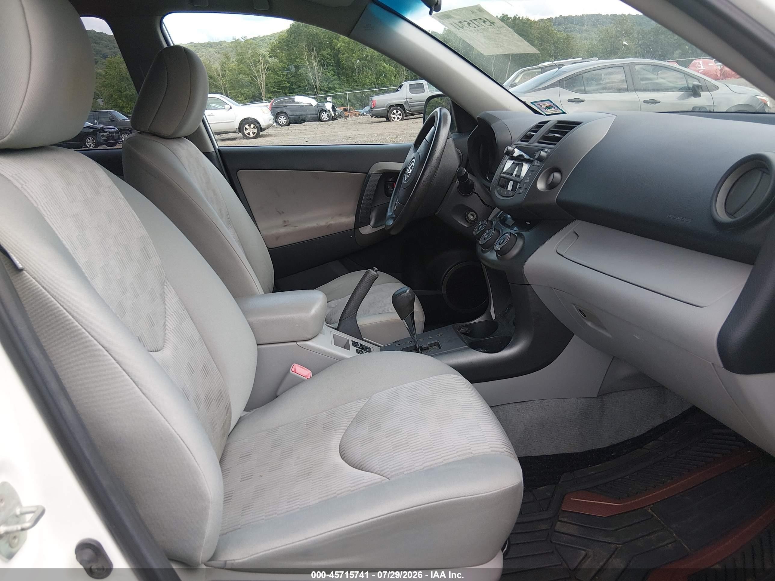 2011 Toyota Rav4   White vin: 2T3BF4DV8BW132037