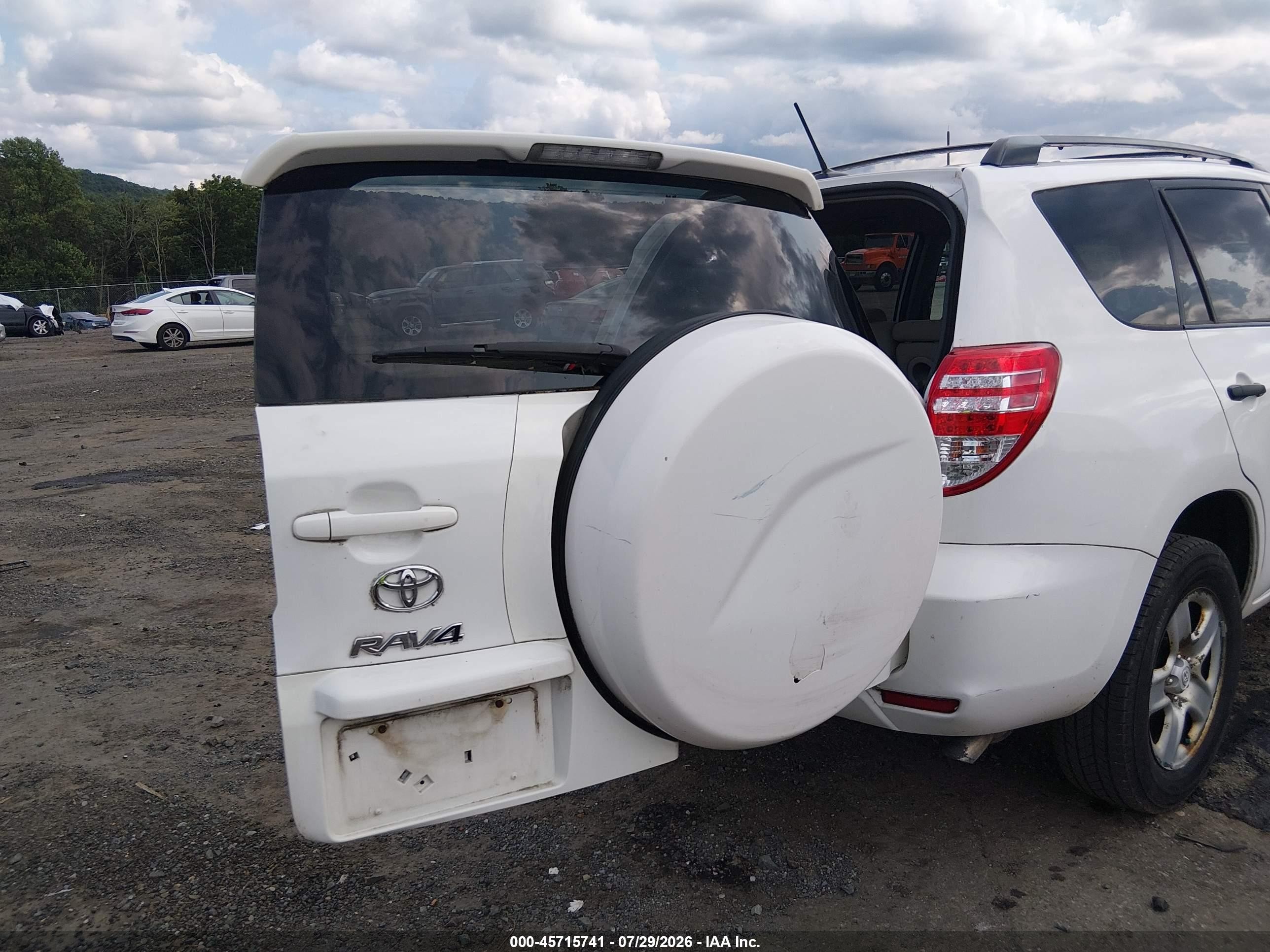 2011 Toyota Rav4   White vin: 2T3BF4DV8BW132037
