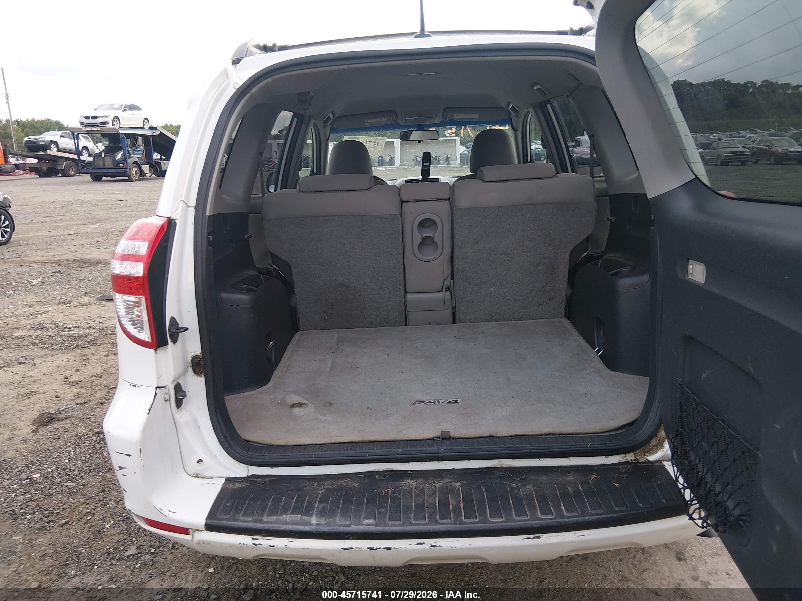 2011 Toyota Rav4   White vin: 2T3BF4DV8BW132037