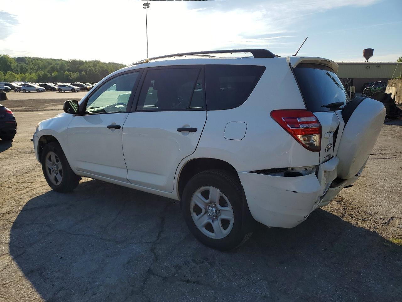 2011 Toyota Rav4 Base White vin: 2T3BF4DV8BW149534