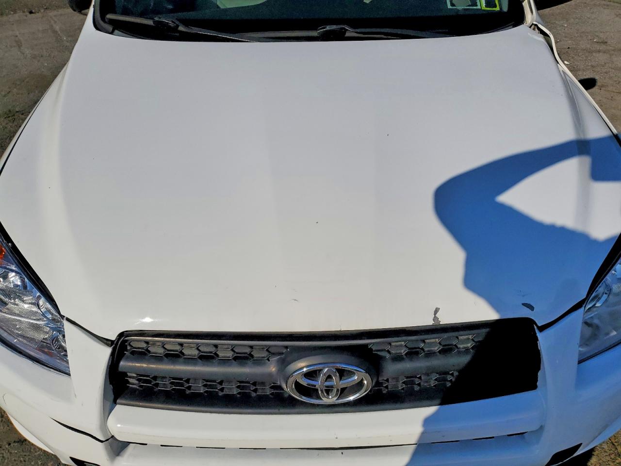 2011 Toyota Rav4 Base White vin: 2T3BF4DV8BW149534