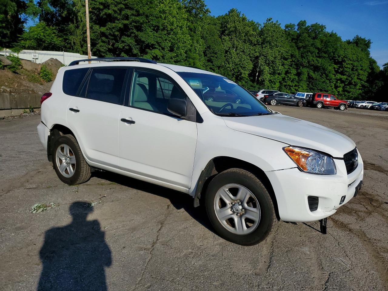 2011 Toyota Rav4 Base White vin: 2T3BF4DV8BW149534
