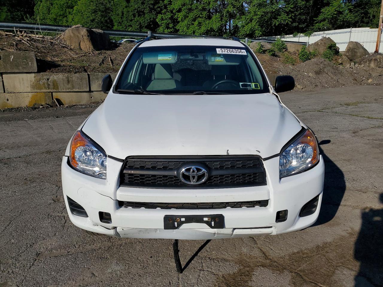 2011 Toyota Rav4 Base White vin: 2T3BF4DV8BW149534