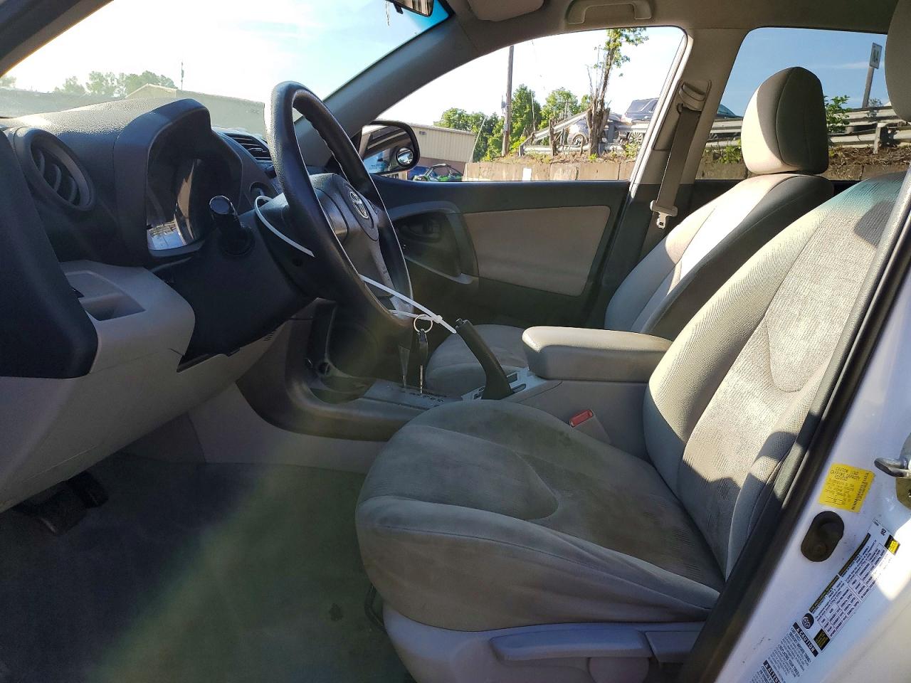 2011 Toyota Rav4 Base White vin: 2T3BF4DV8BW149534