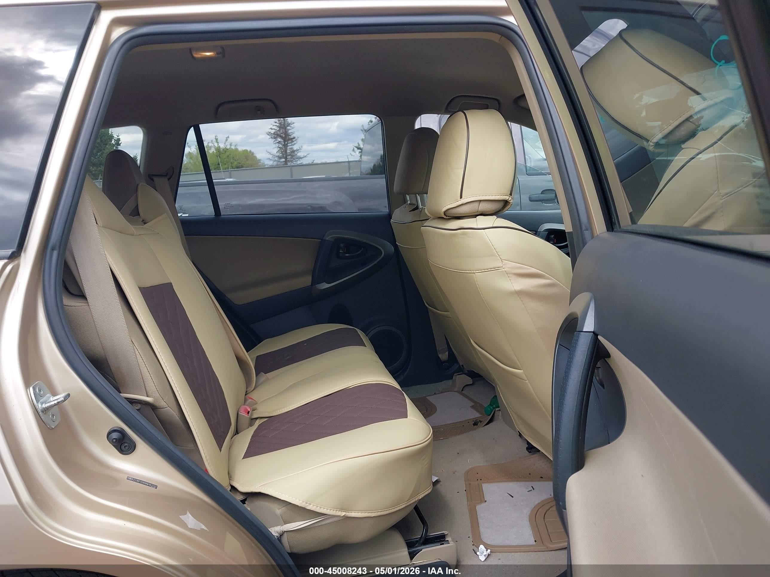 2011 Toyota Rav4   Champagne vin: 2T3BF4DV8BW161702