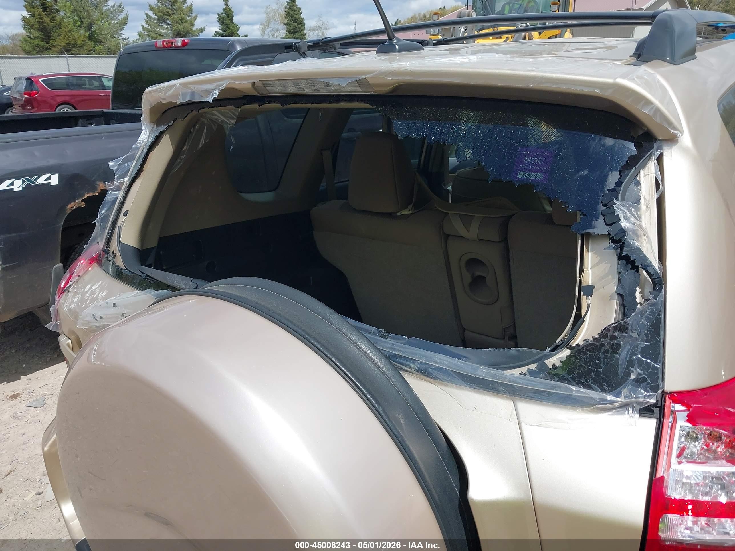 2011 Toyota Rav4   Champagne vin: 2T3BF4DV8BW161702