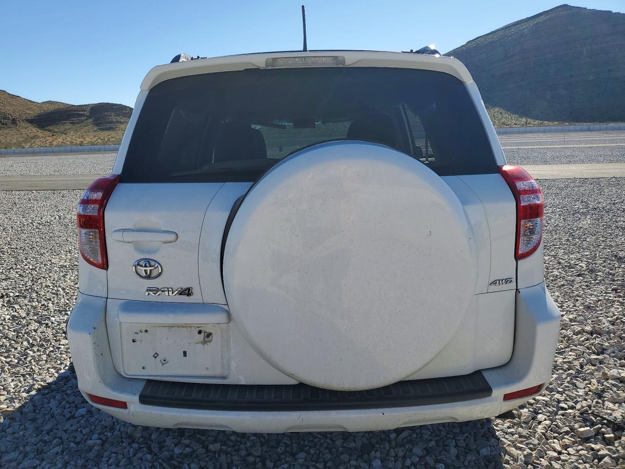 2012 Toyota Rav4 Base White vin: 2T3BF4DV8CW220314