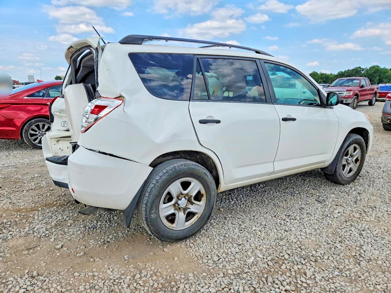 2012 Toyota Rav4 Base White vin: 2T3BF4DV8CW228557