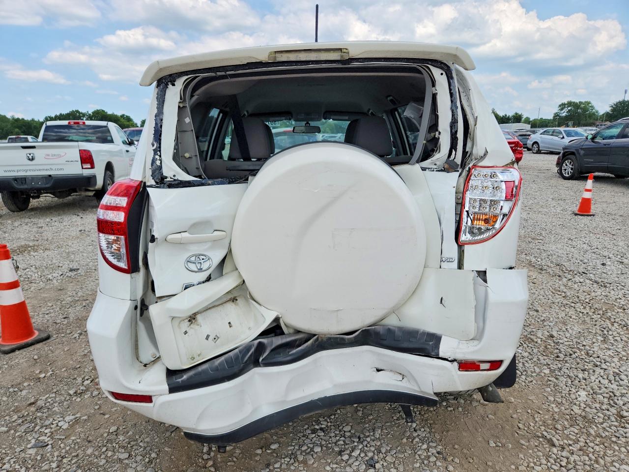 2012 Toyota Rav4 Base White vin: 2T3BF4DV8CW228557