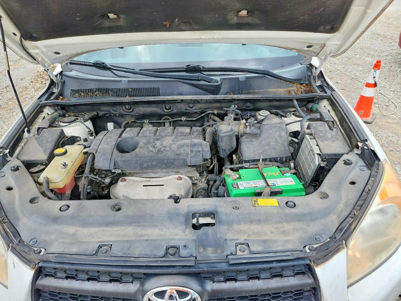 2012 Toyota Rav4 Base White vin: 2T3BF4DV8CW228557