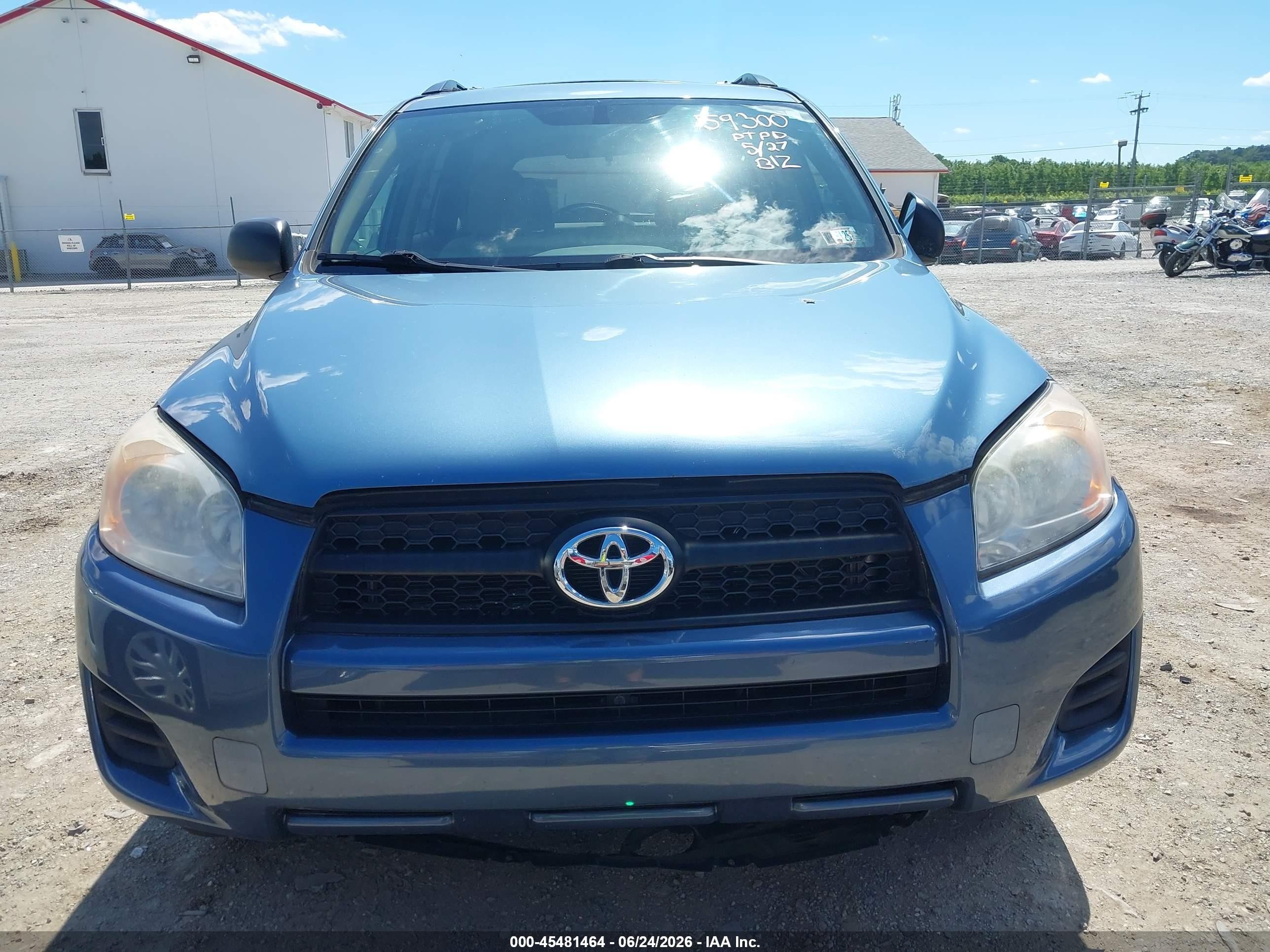 2012 Toyota Rav4   Blue vin: 2T3BF4DV8CW247626