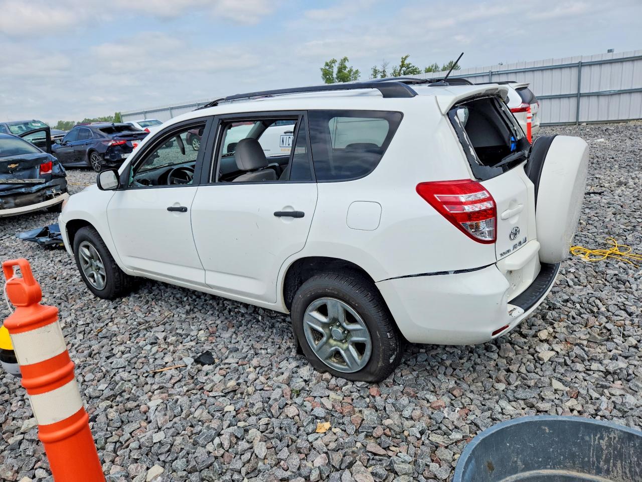 2010 Toyota Rav4 Base White vin: 2T3BF4DV9AW073224