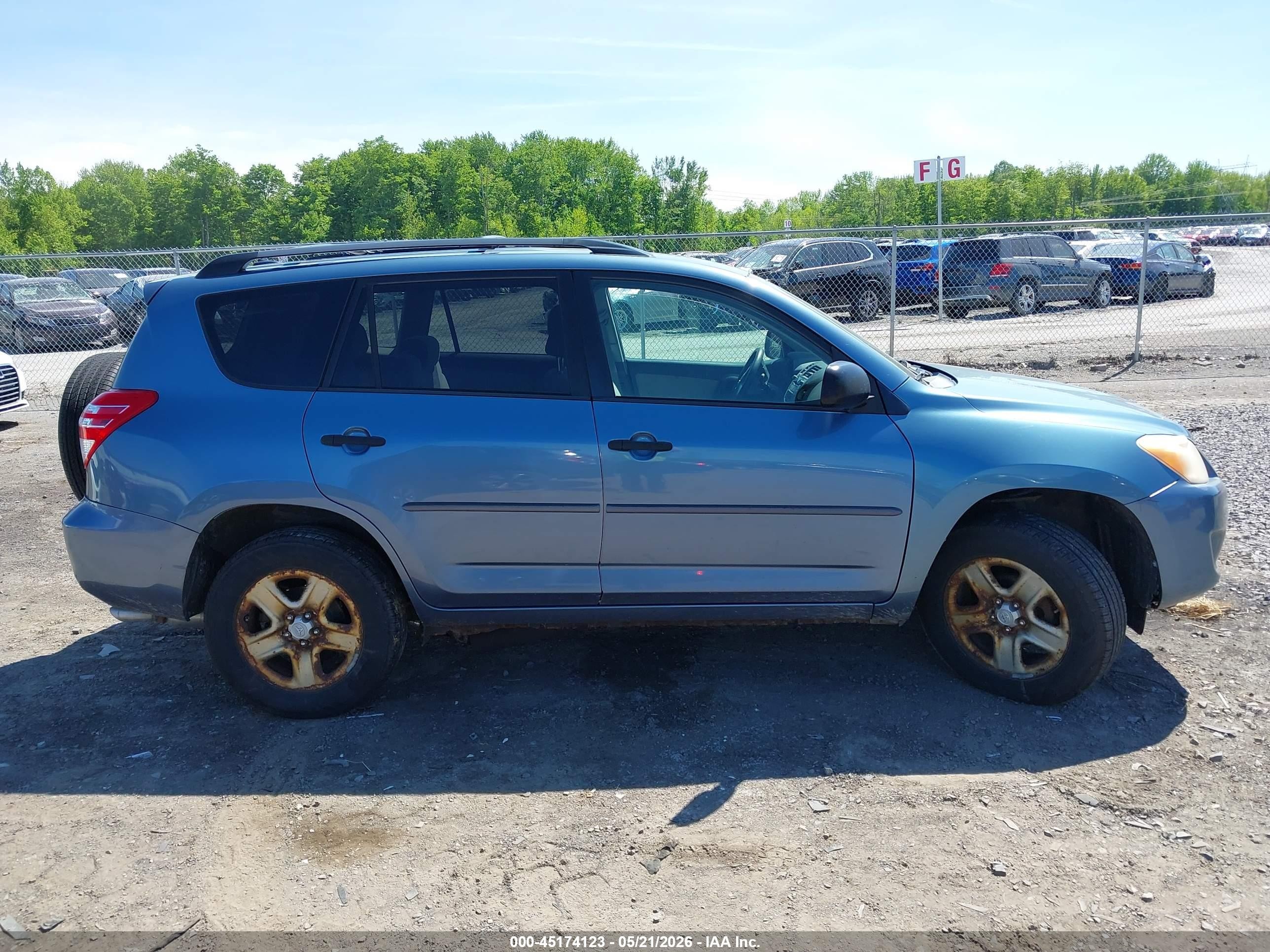2011 Toyota Rav4   Синий vin: 2T3BF4DV9BW111990