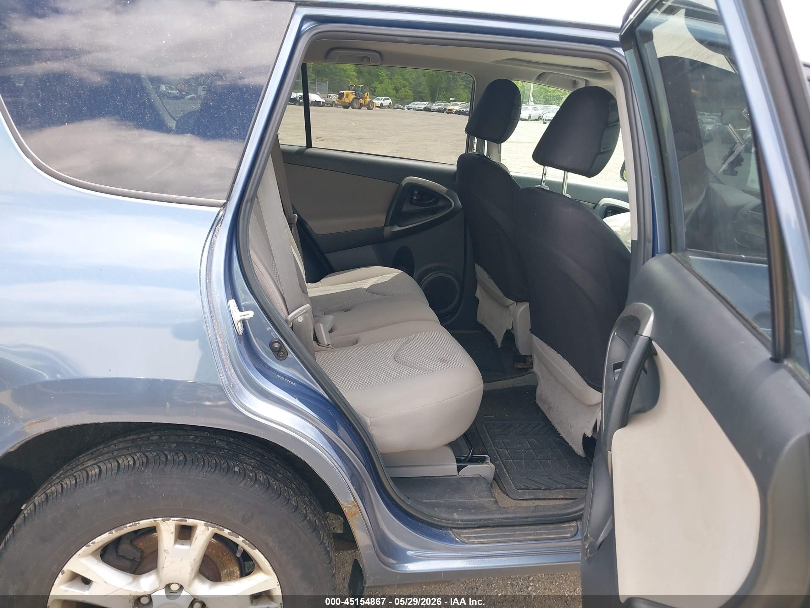 2011 Toyota Rav4   Blue vin: 2T3BF4DV9BW128420