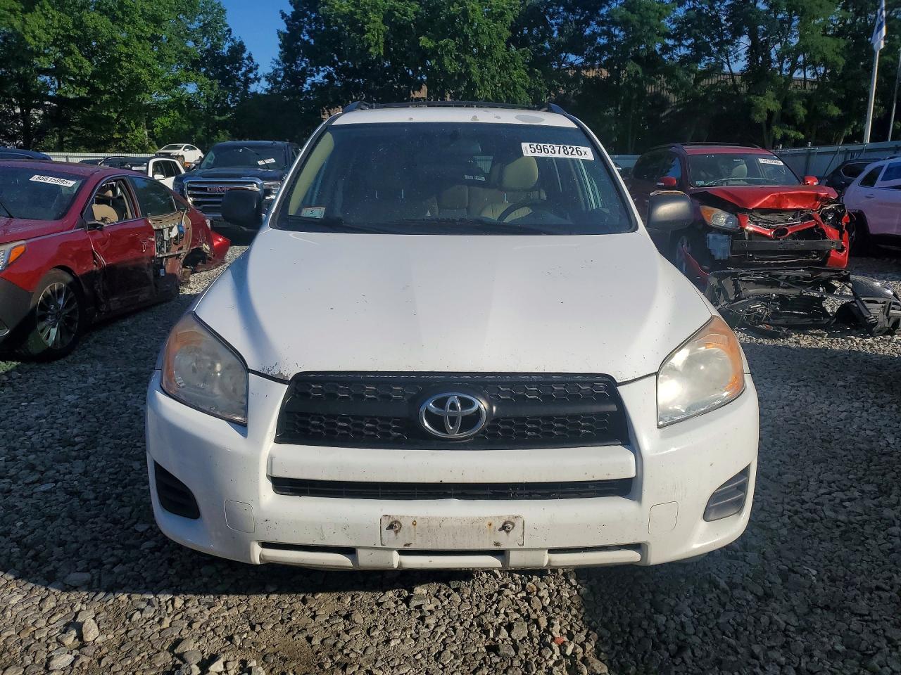 2011 Toyota Rav4 Base White vin: 2T3BF4DV9BW162681