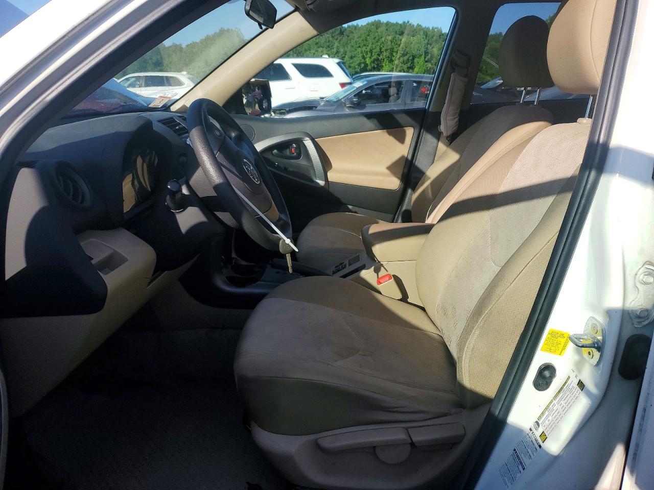 2011 Toyota Rav4 Base White vin: 2T3BF4DV9BW162681