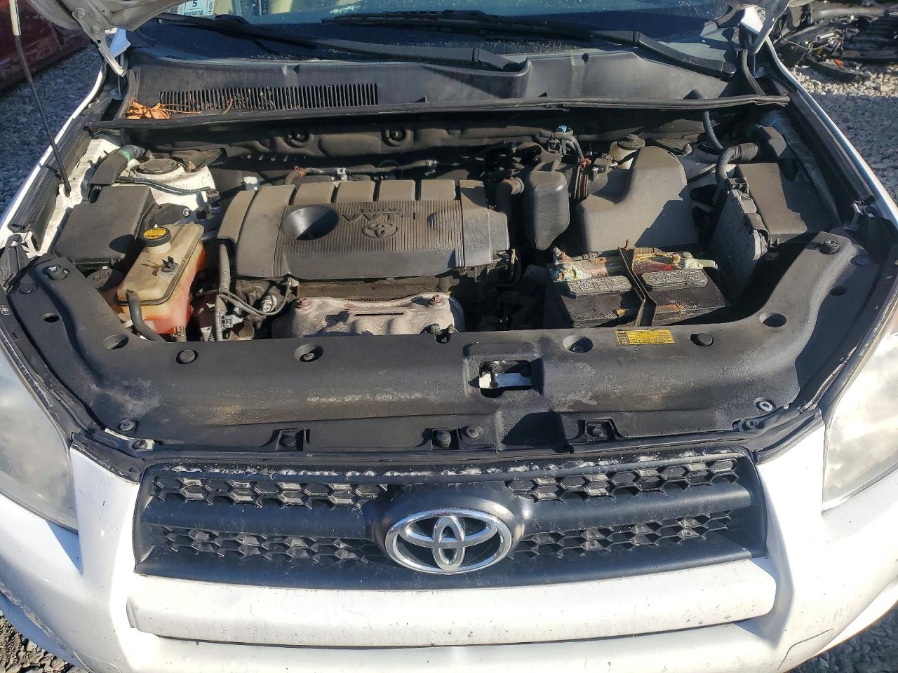 2011 Toyota Rav4 Base White vin: 2T3BF4DV9BW162681