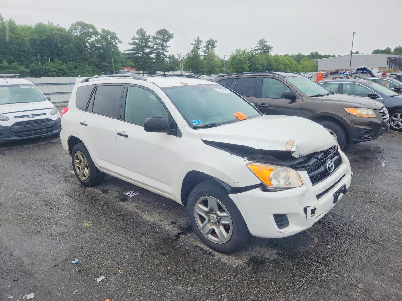 2011 Toyota Rav4 Base White vin: 2T3BF4DV9BW167492