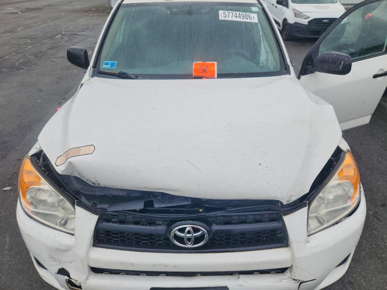 2011 Toyota Rav4 Base White vin: 2T3BF4DV9BW167492