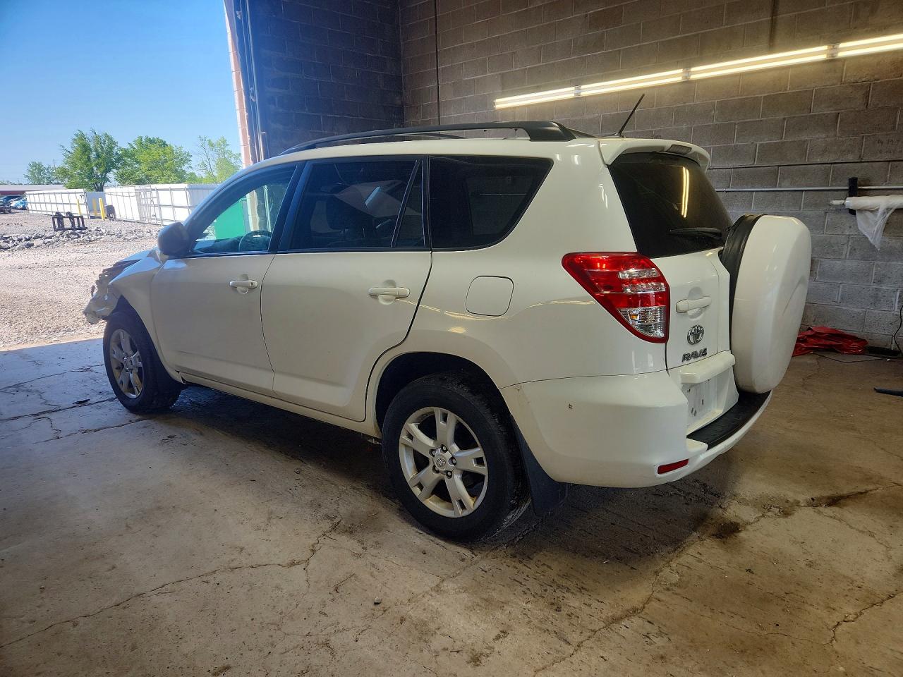 2012 Toyota Rav4 Base White vin: 2T3BF4DV9CW178591