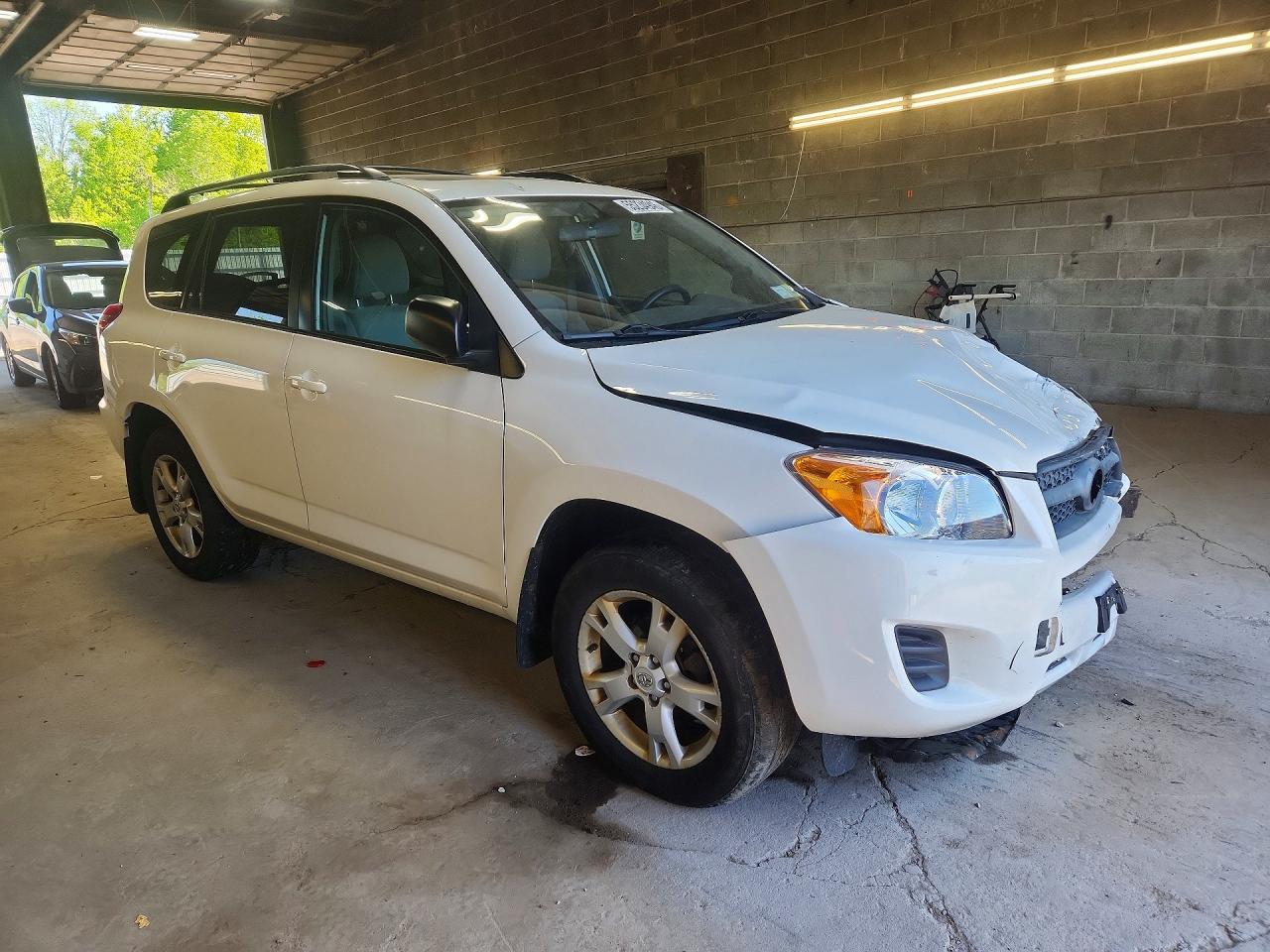 2012 Toyota Rav4 Base White vin: 2T3BF4DV9CW178591