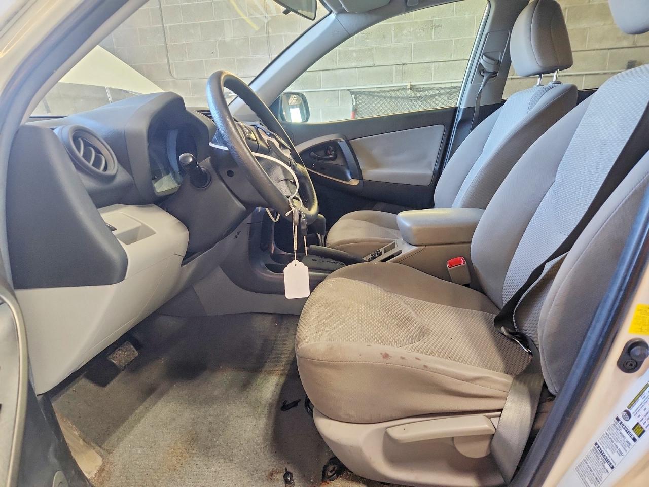 2012 Toyota Rav4 Base White vin: 2T3BF4DV9CW178591
