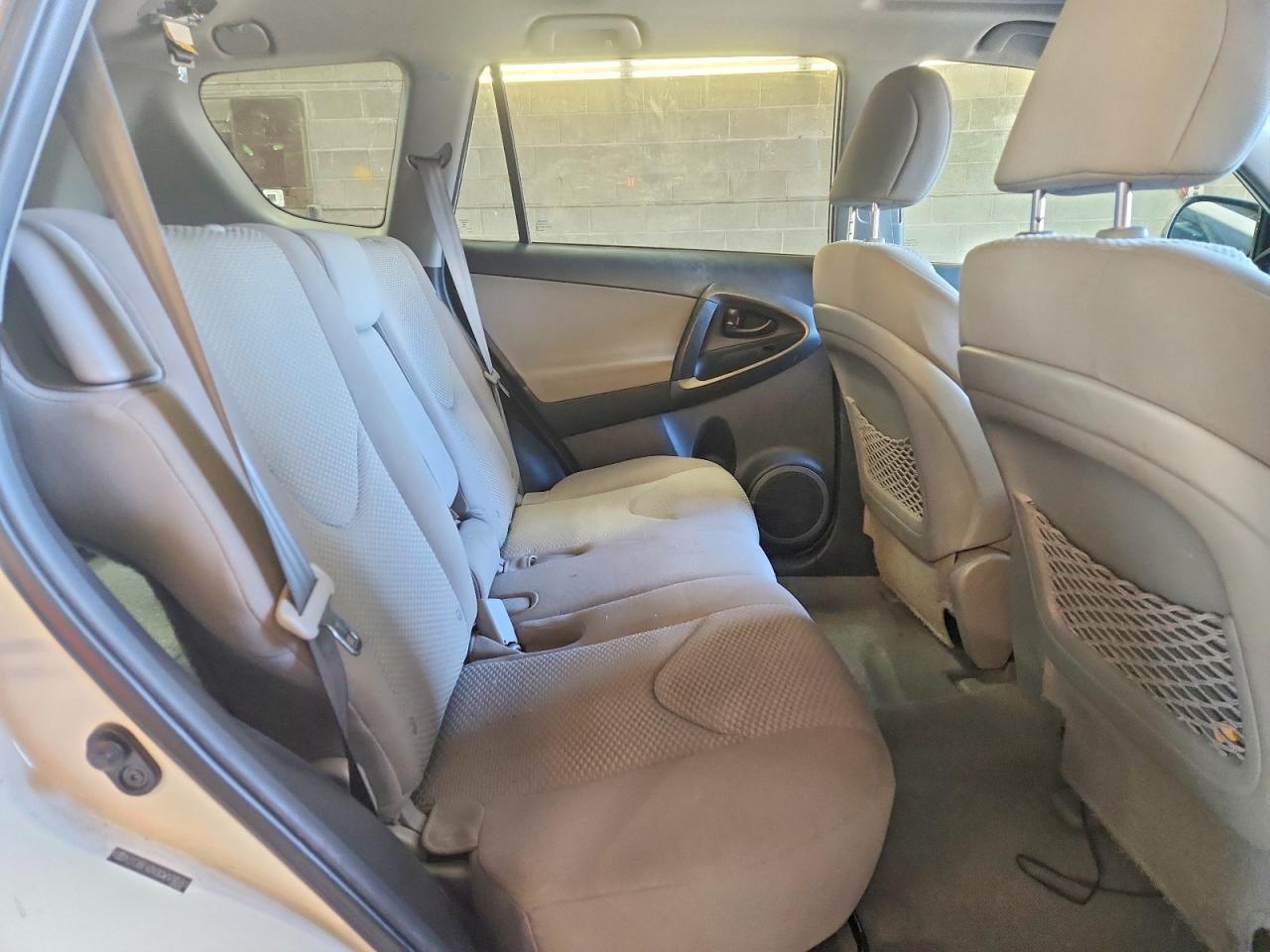 2012 Toyota Rav4 Base White vin: 2T3BF4DV9CW178591
